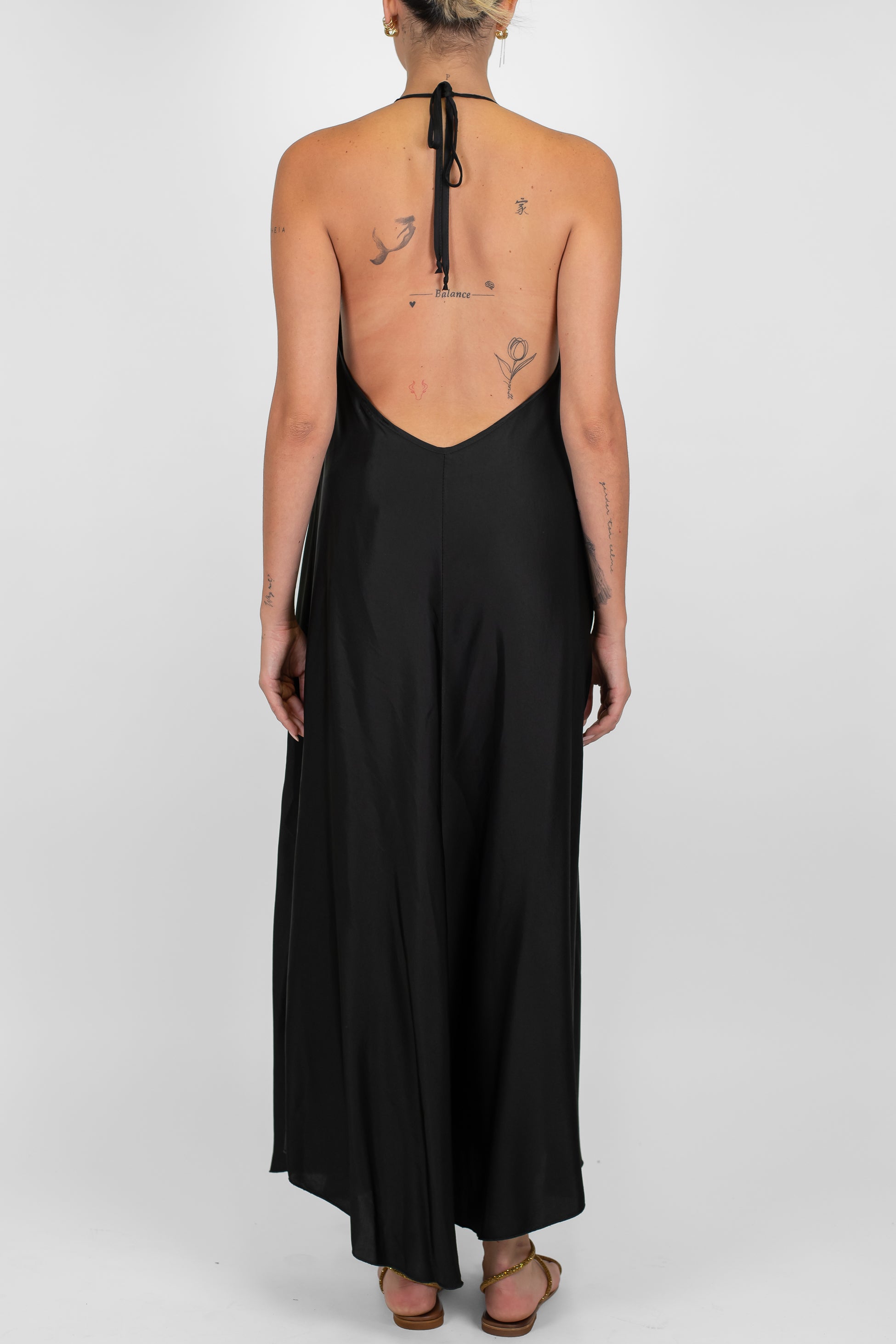 Motel - Abito lungo scollo v con bretelle sottili in satin