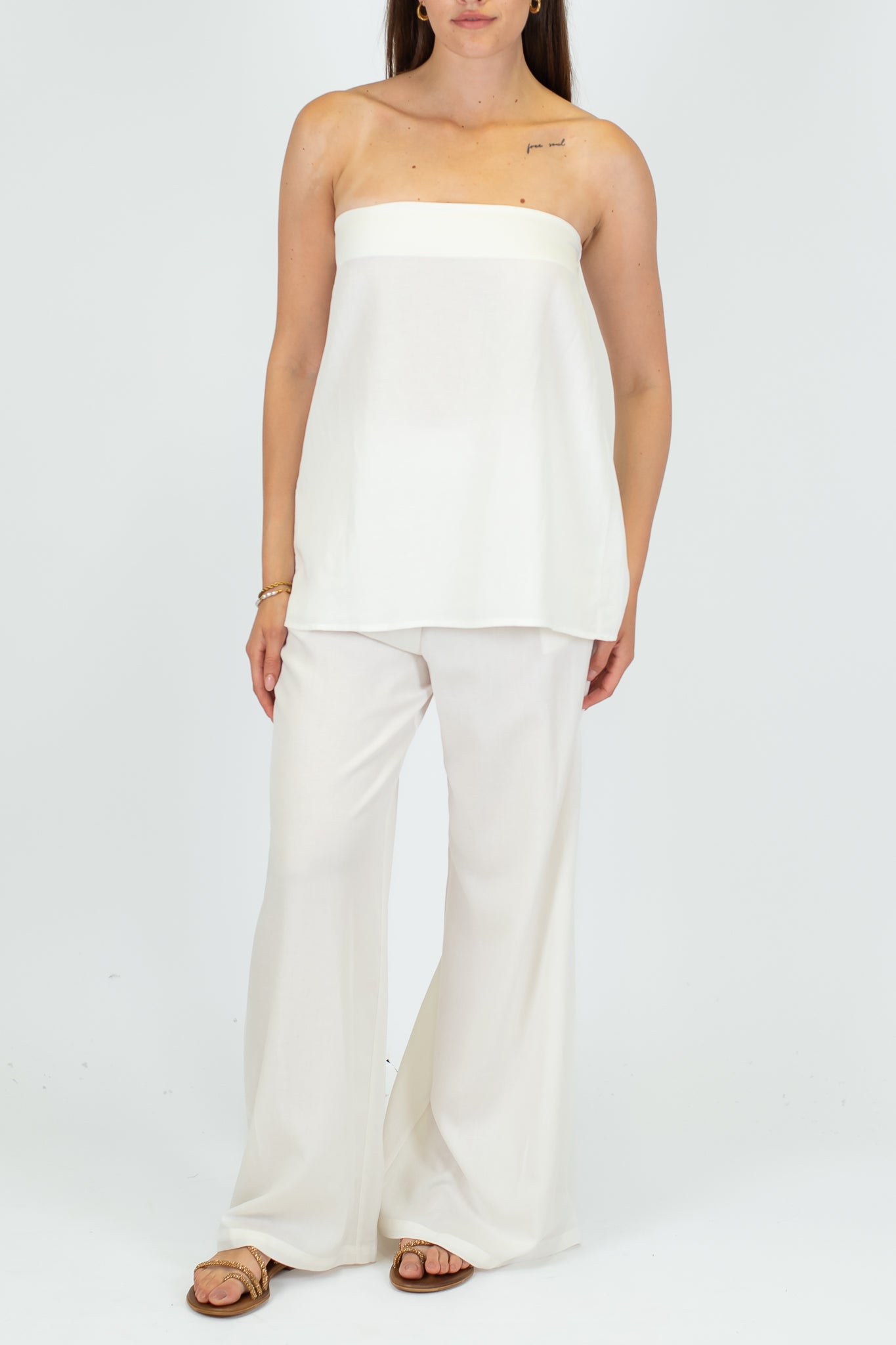 Tensione in - Coordinato in misto lino con top a fascia e pantalone palazzo con elastico sul retro