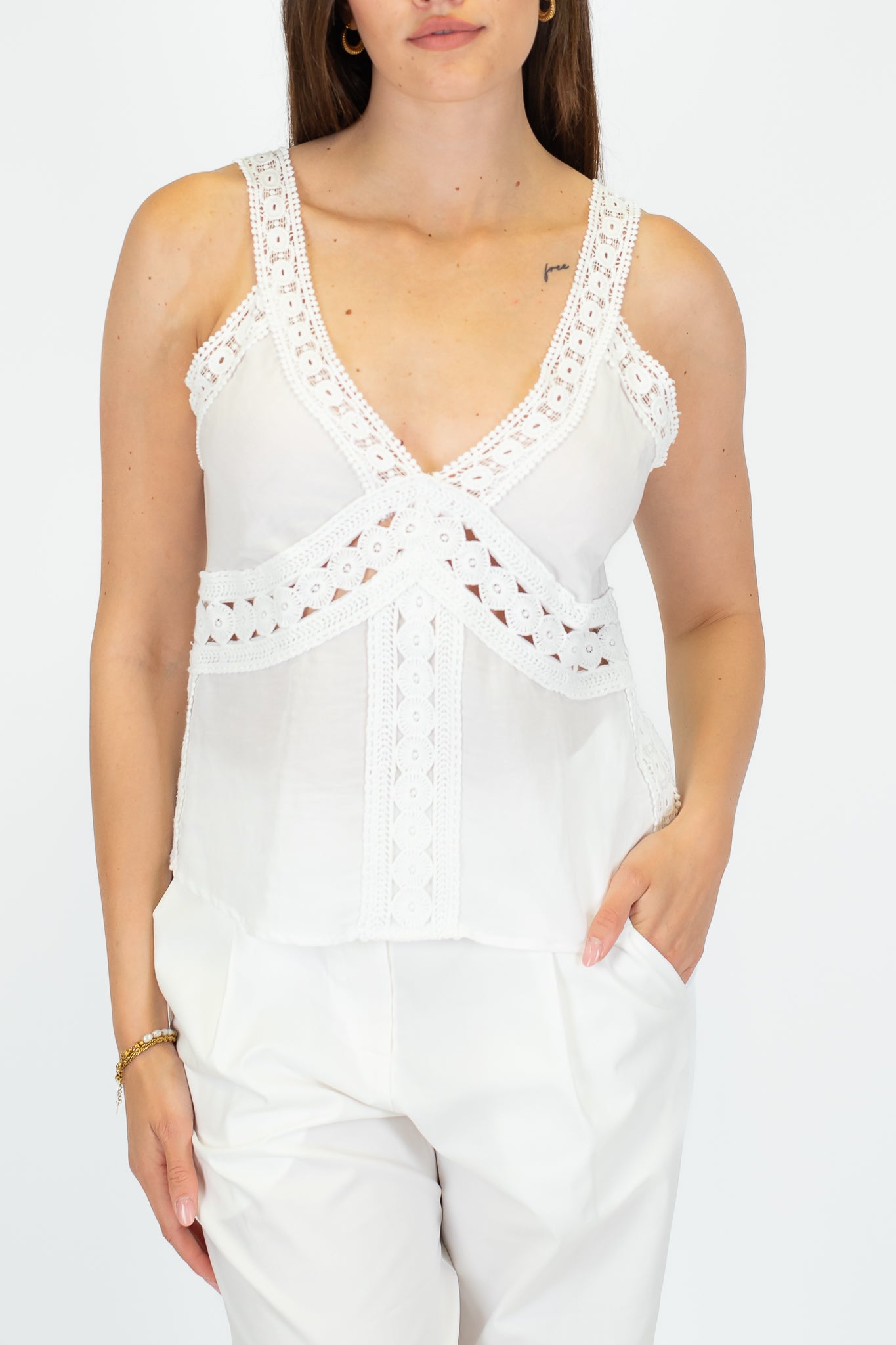Tensione in - Top in lino/viscosa con bretella e dettagli crochet