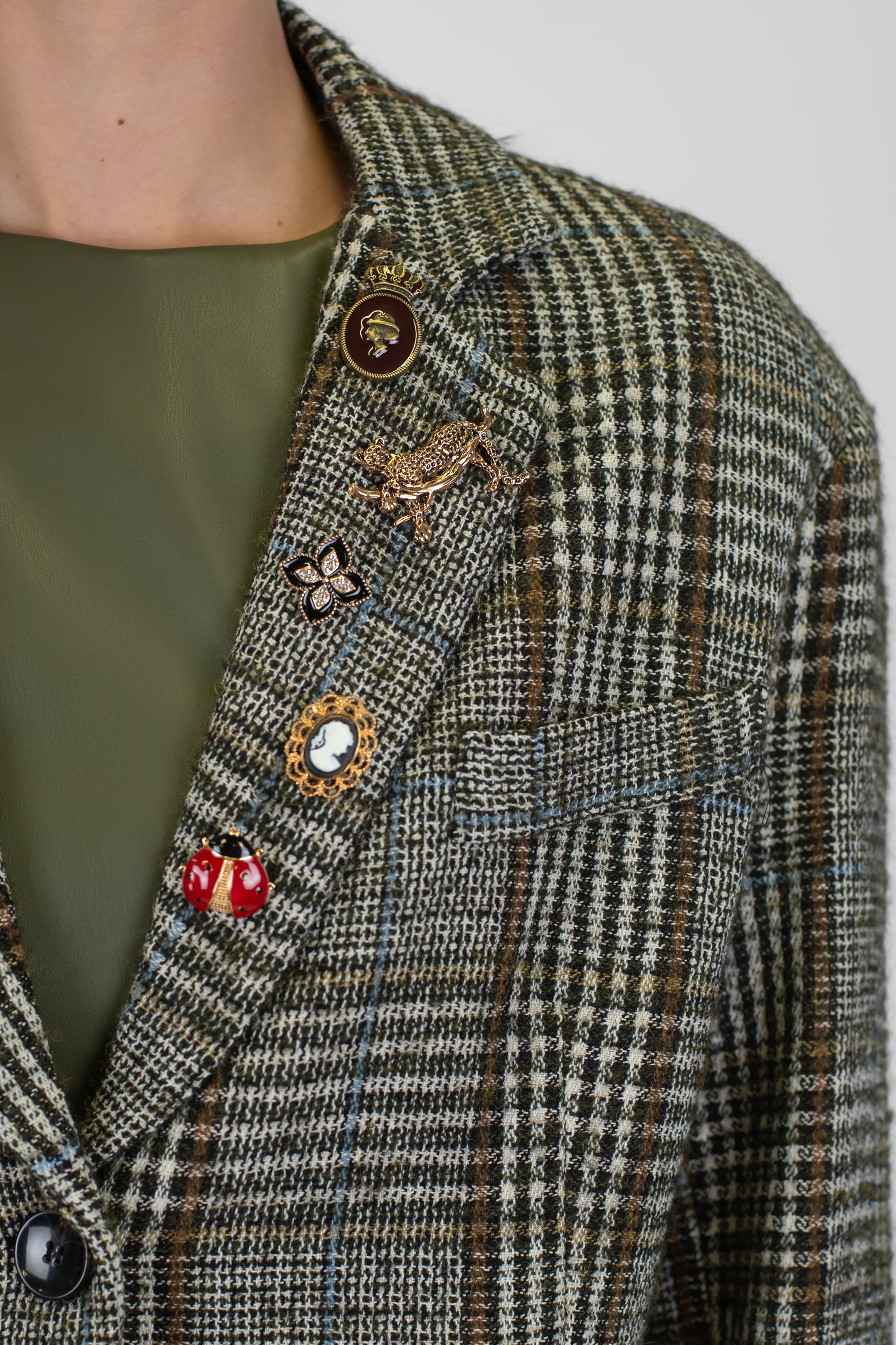 Tensione in - Giacca monopetto fantasia check in misto lana con spille gioiello