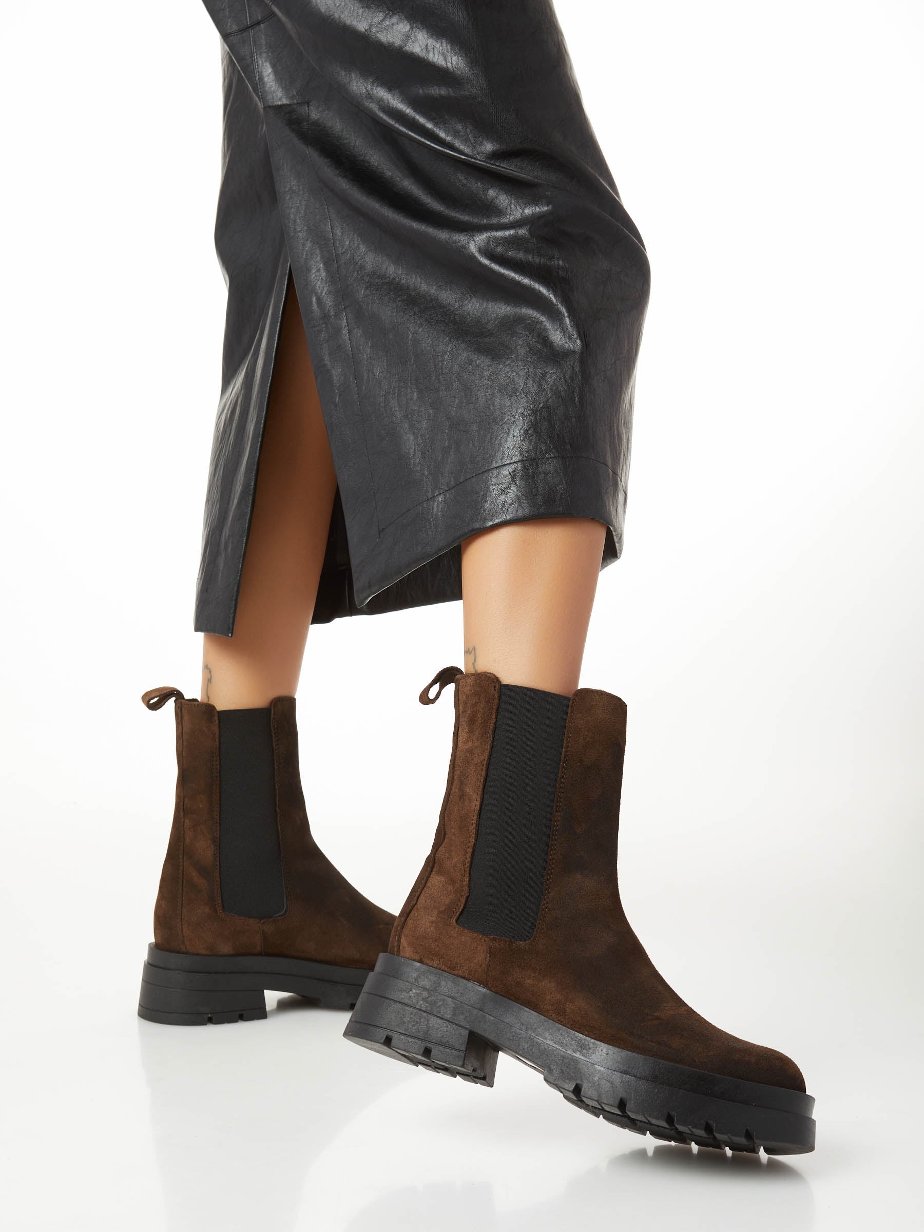 Ovyé - Stivaletto chelsea in camoscio