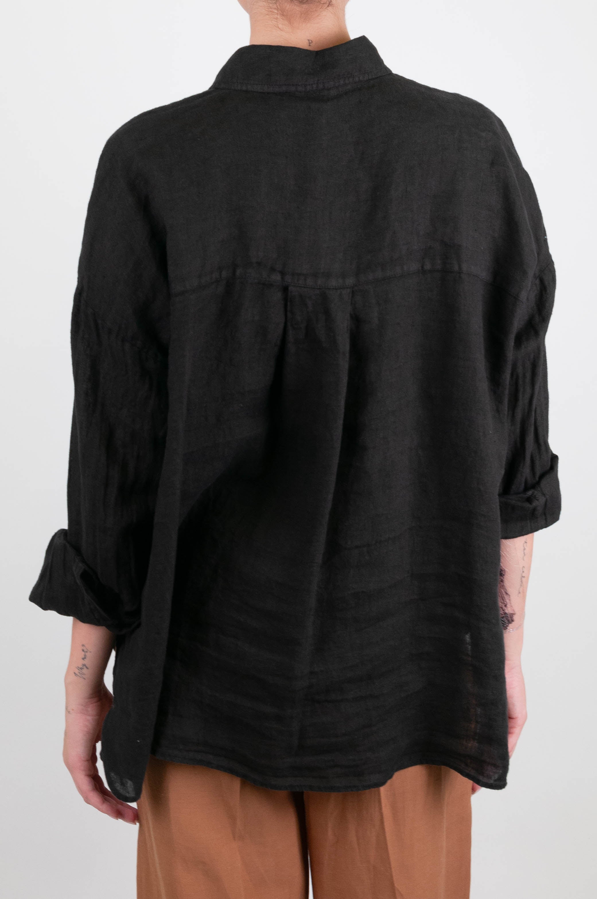 Tensione in - Camicia tinta unita in puro lino