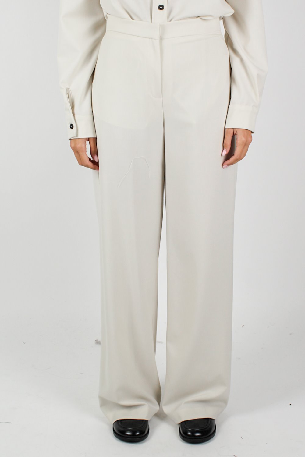 Tensione in - Coordinato tinta unita con camicia e pantalone palazzo