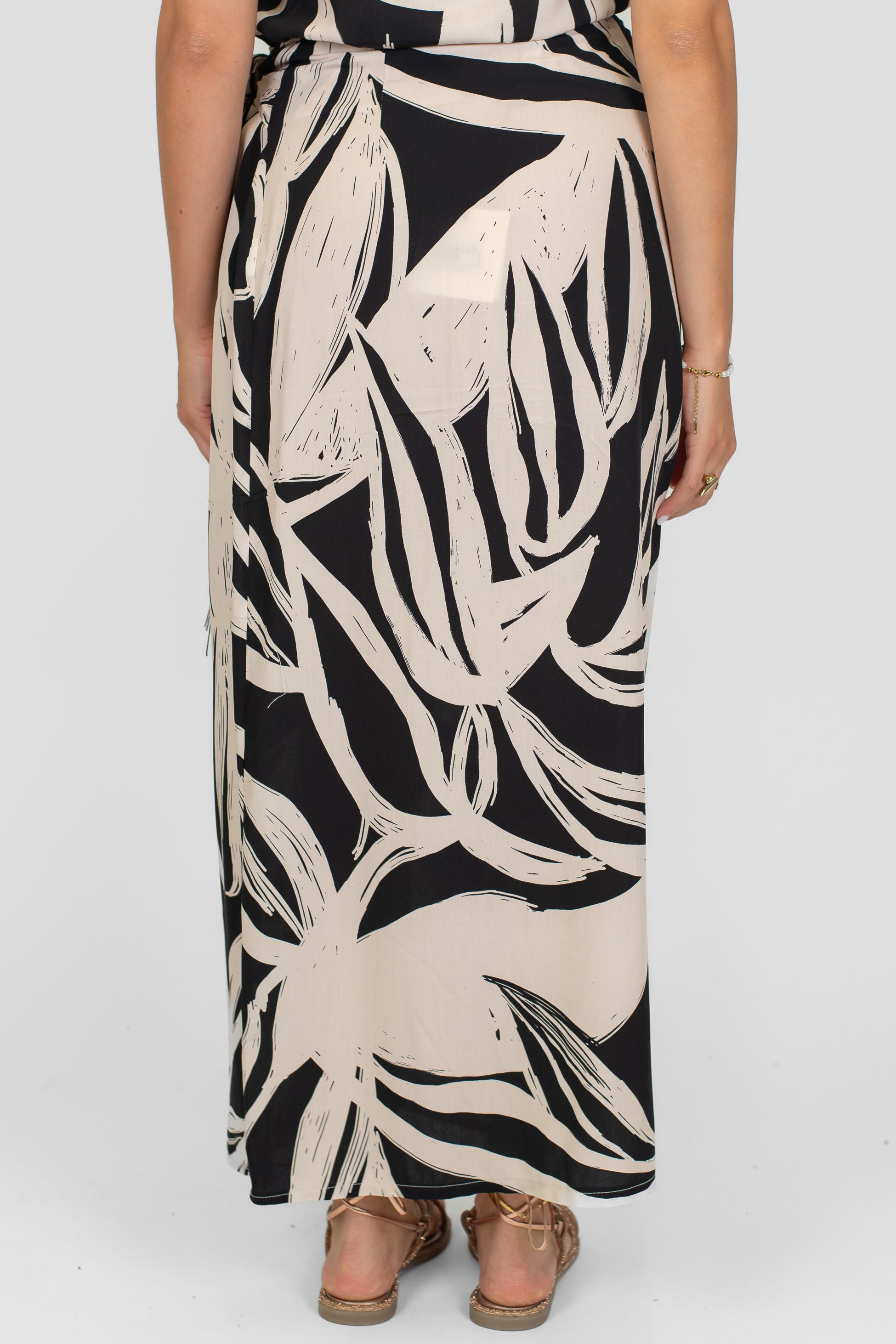 Tensione in - Gonna pareo fantasia astratta in viscosa con nappine