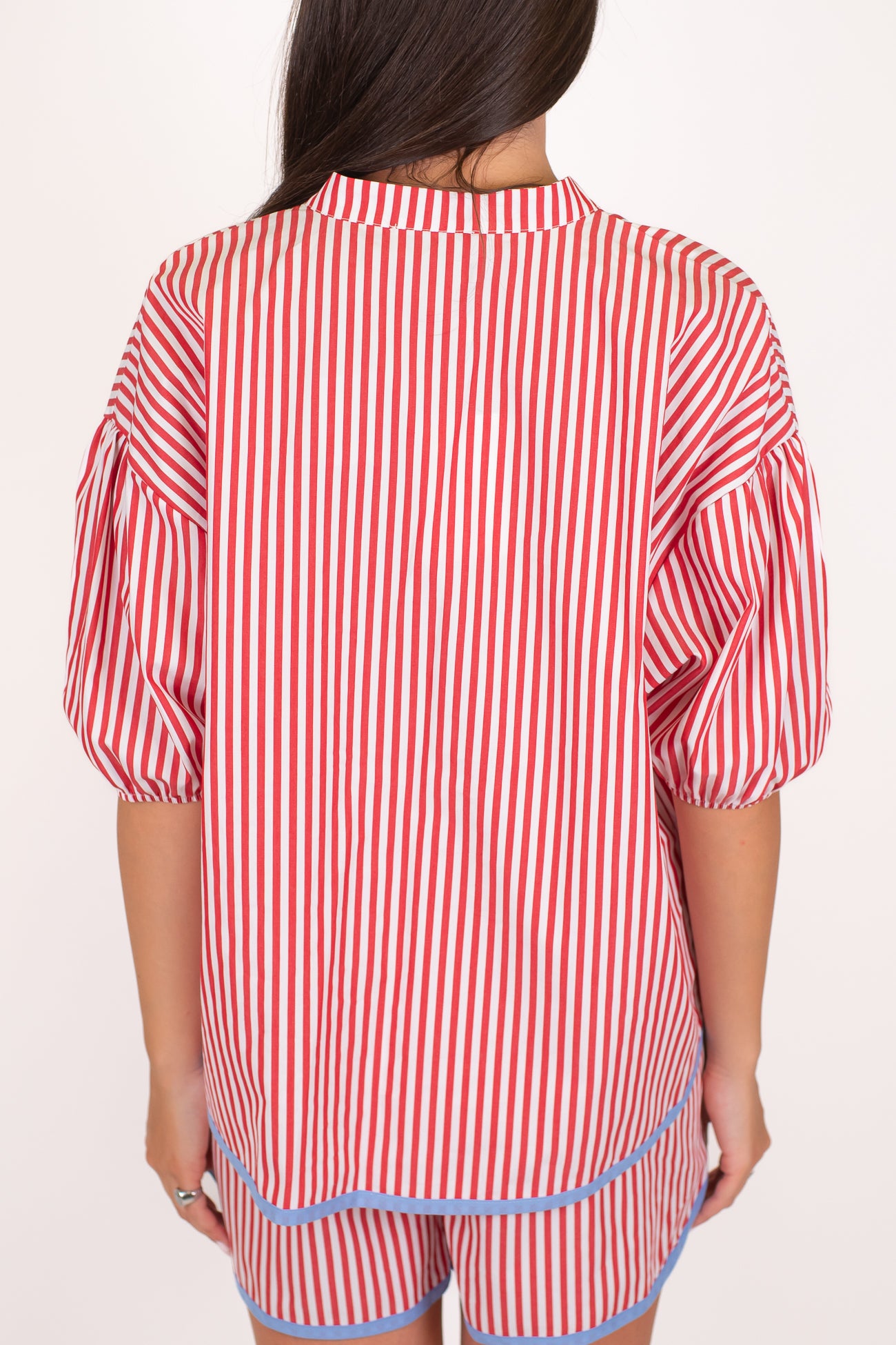 Motel - Camicia collo coreano mezzamanica fantasia a righe con profilo a contrasto e chiusura con laccetti