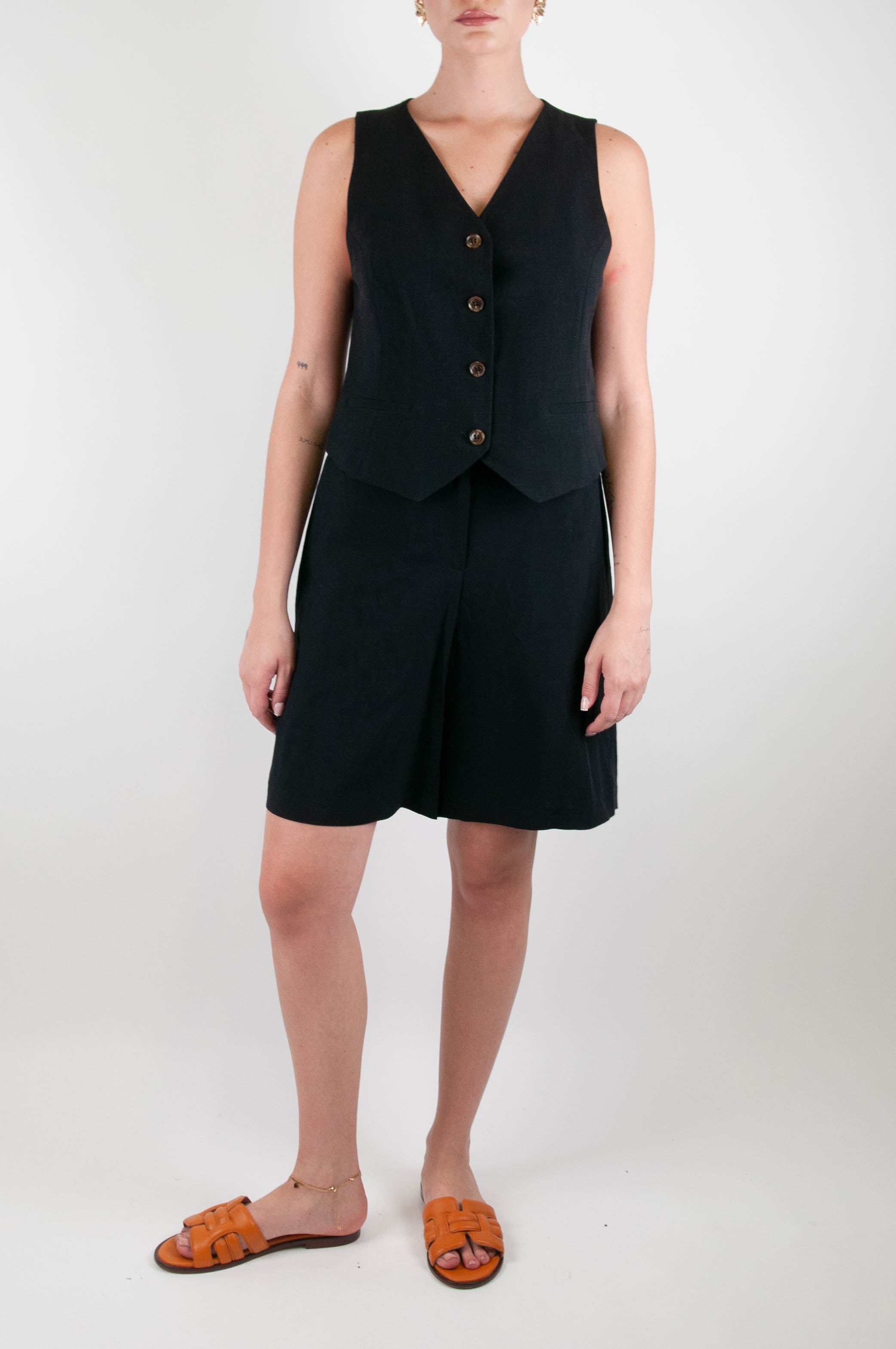 Tensione in - Coordinato gilet e bermuda in misto lino