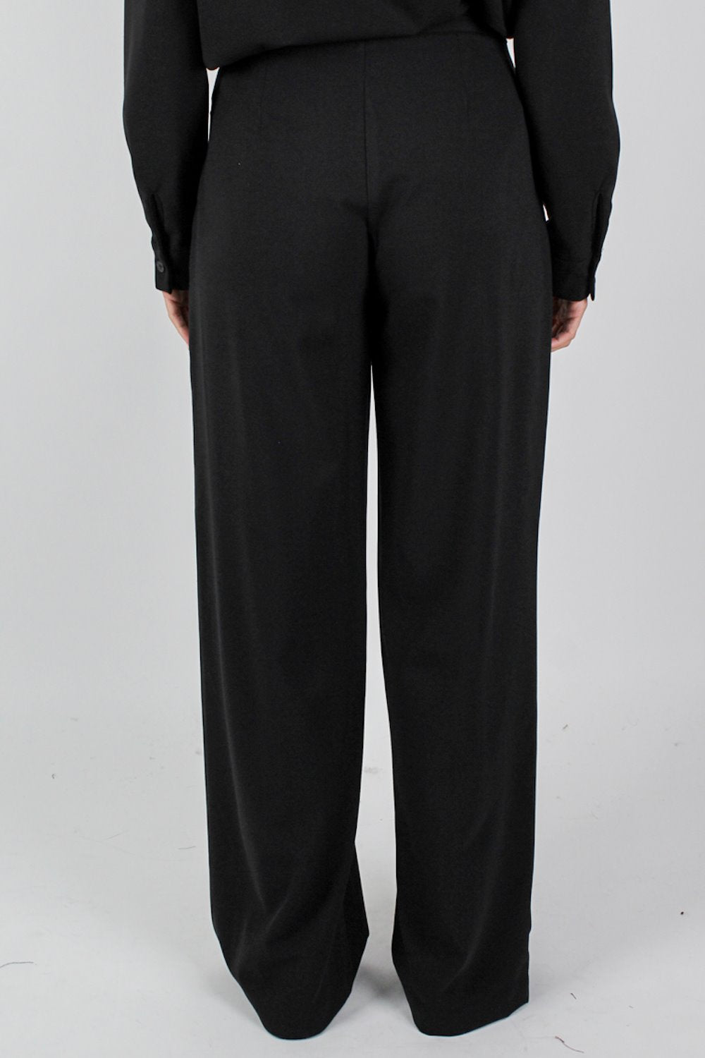 Tensione in - Coordinato tinta unita con camicia e pantalone palazzo
