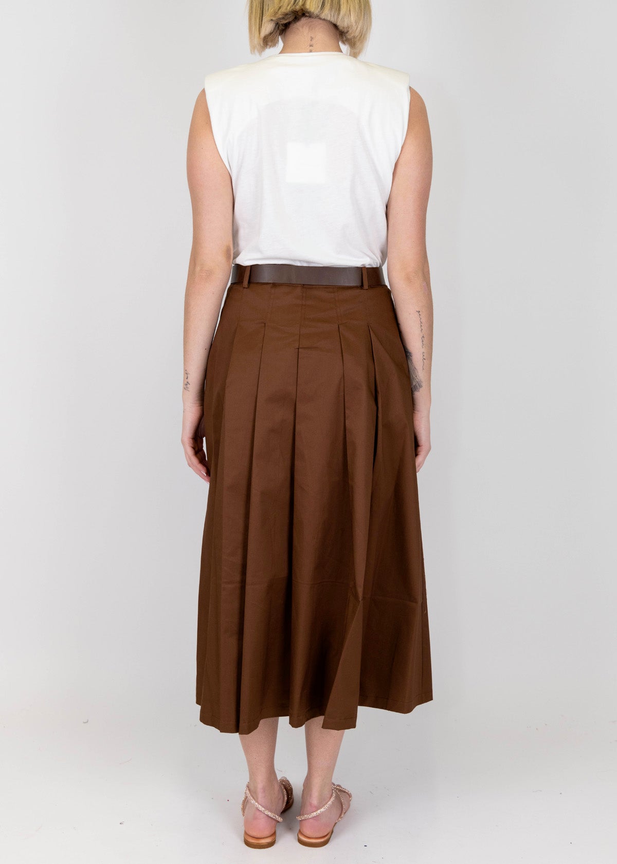 Tensione in - Abito lungo giromaniche con gonna e pinces