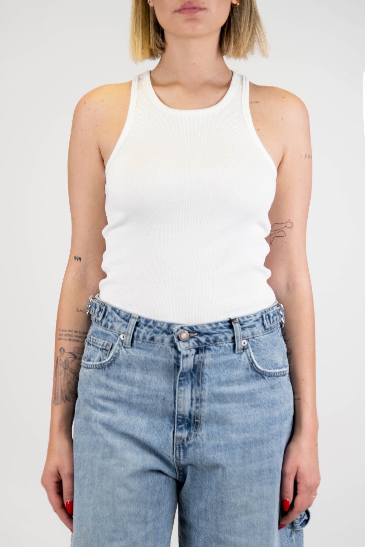 Tensione in - Canotta a costine con incrocio sul retro