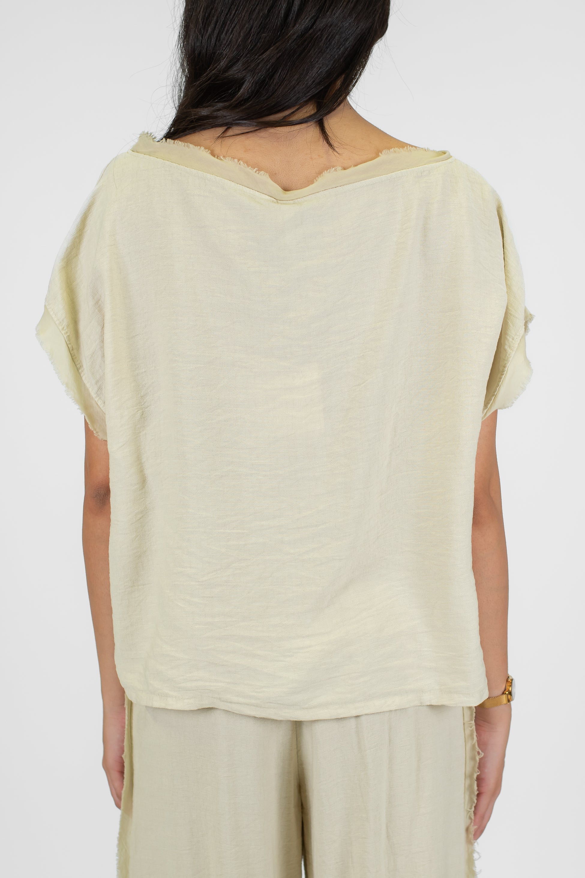 Tensione in - T-shirt in viscosa leggera con profili sfrangiati