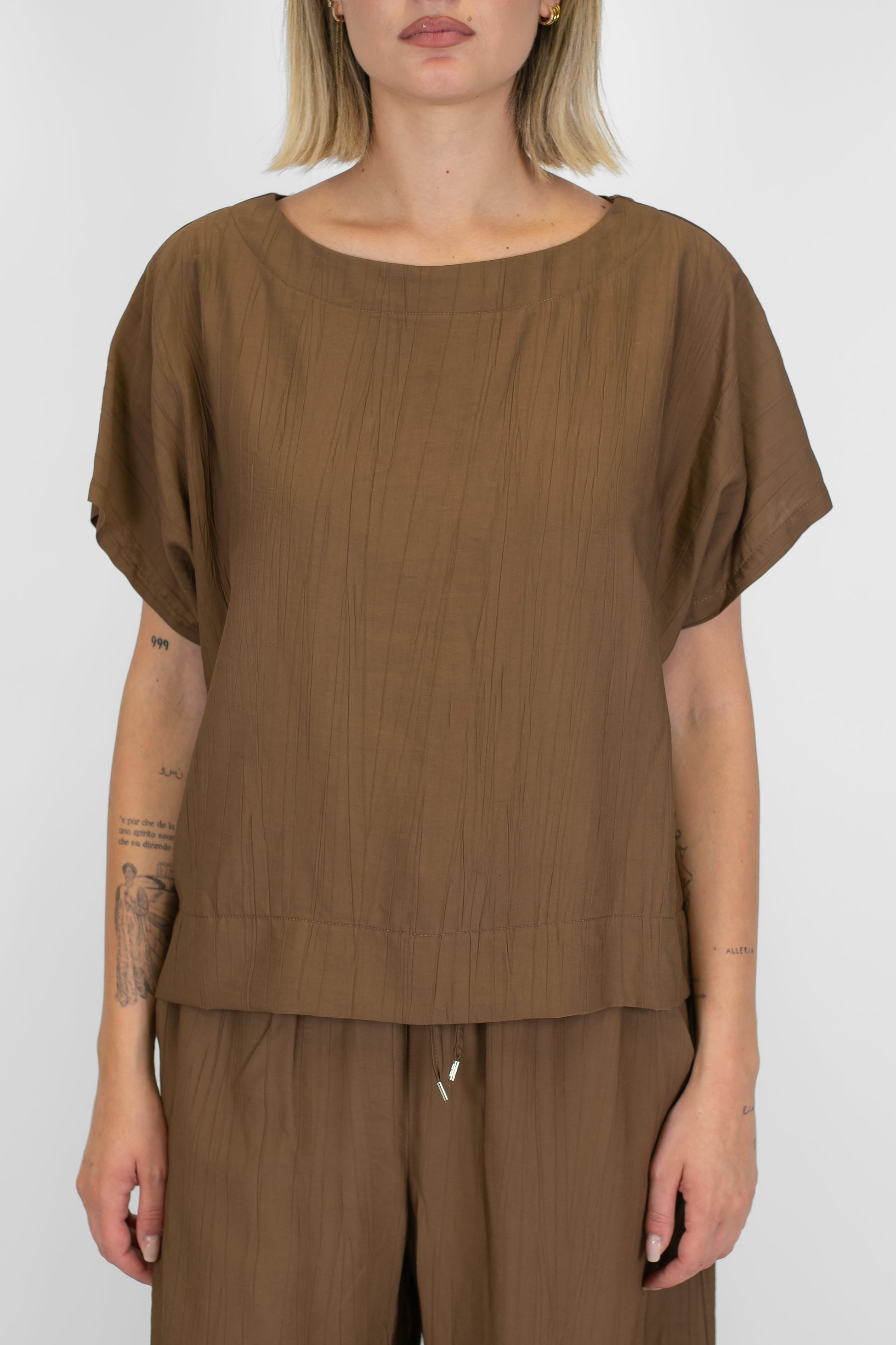 Tensione in - Coordinato t-shirt e pantalone palazzo con coulisse in viscosa leggera