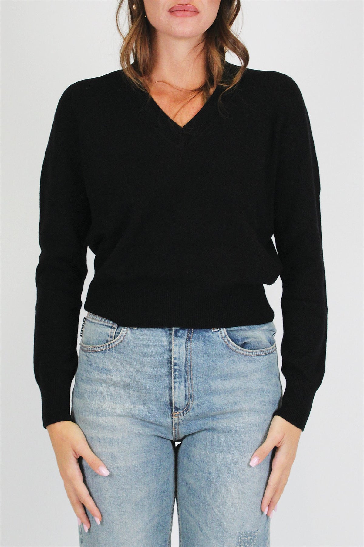 Tensione in - Maglia scollo a V in pura lana