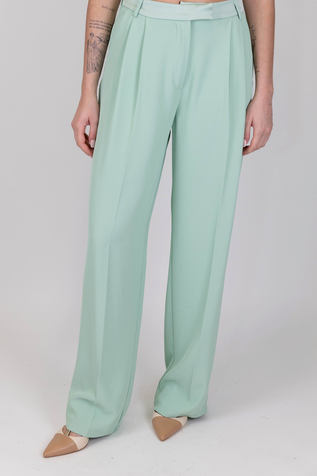 Imperial - Pantalone palazzo in tessuto fluido con pinces e profilo in raso