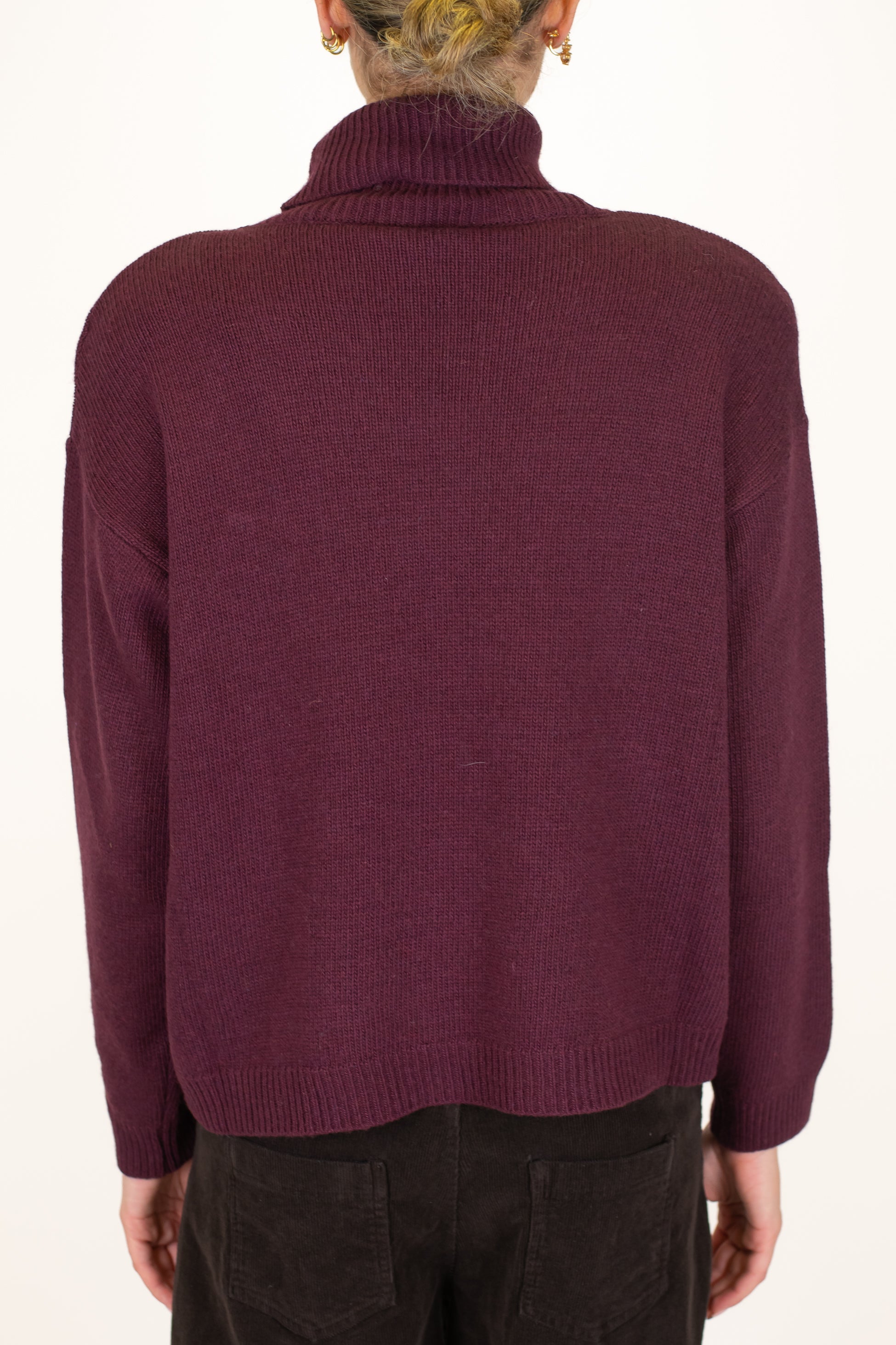 Motel - Dolcevita in misto lana con spalline e spilla gioiello