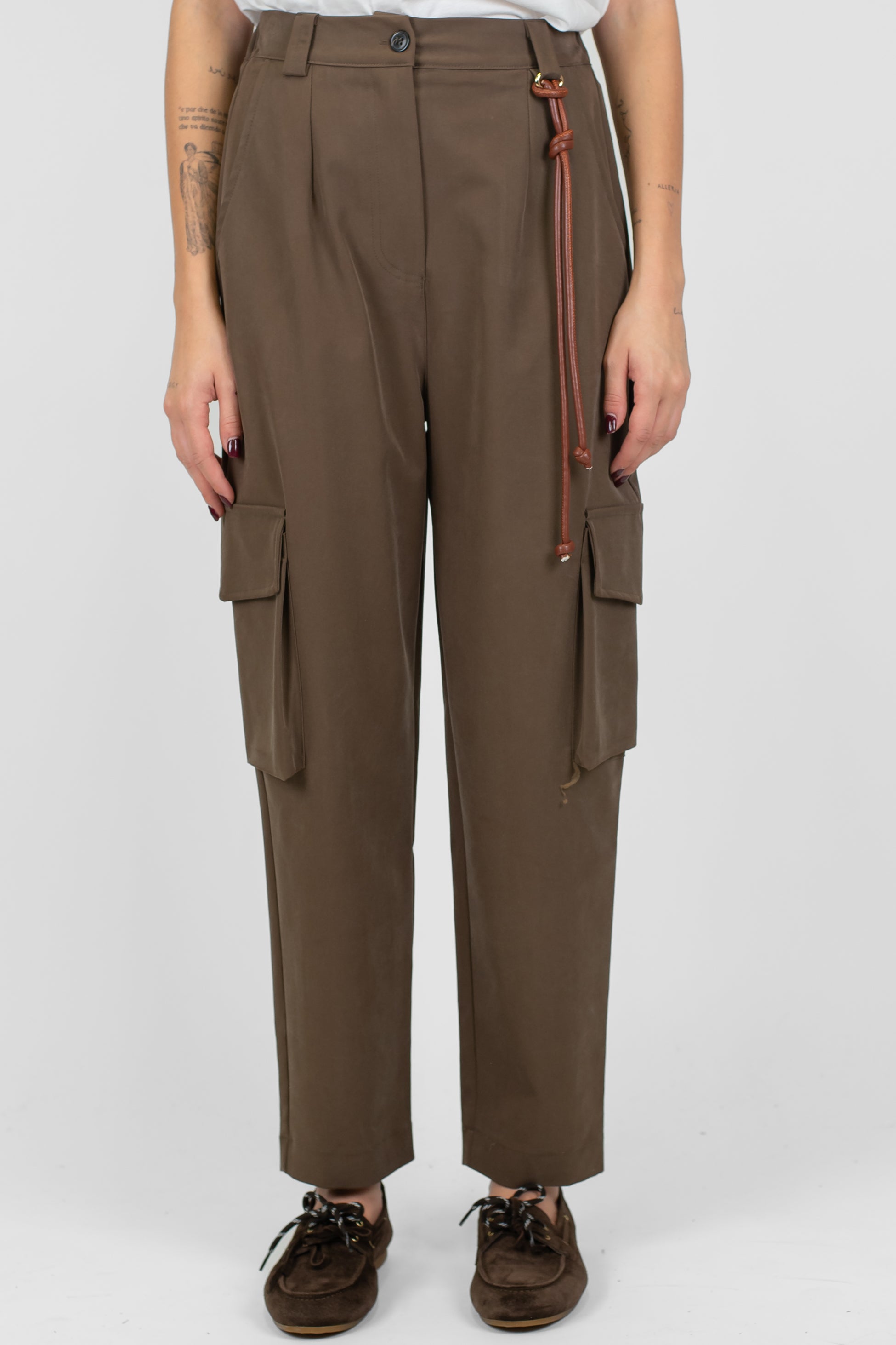 Maryley - Pantalone cargo con dettaglio laccio in pelle