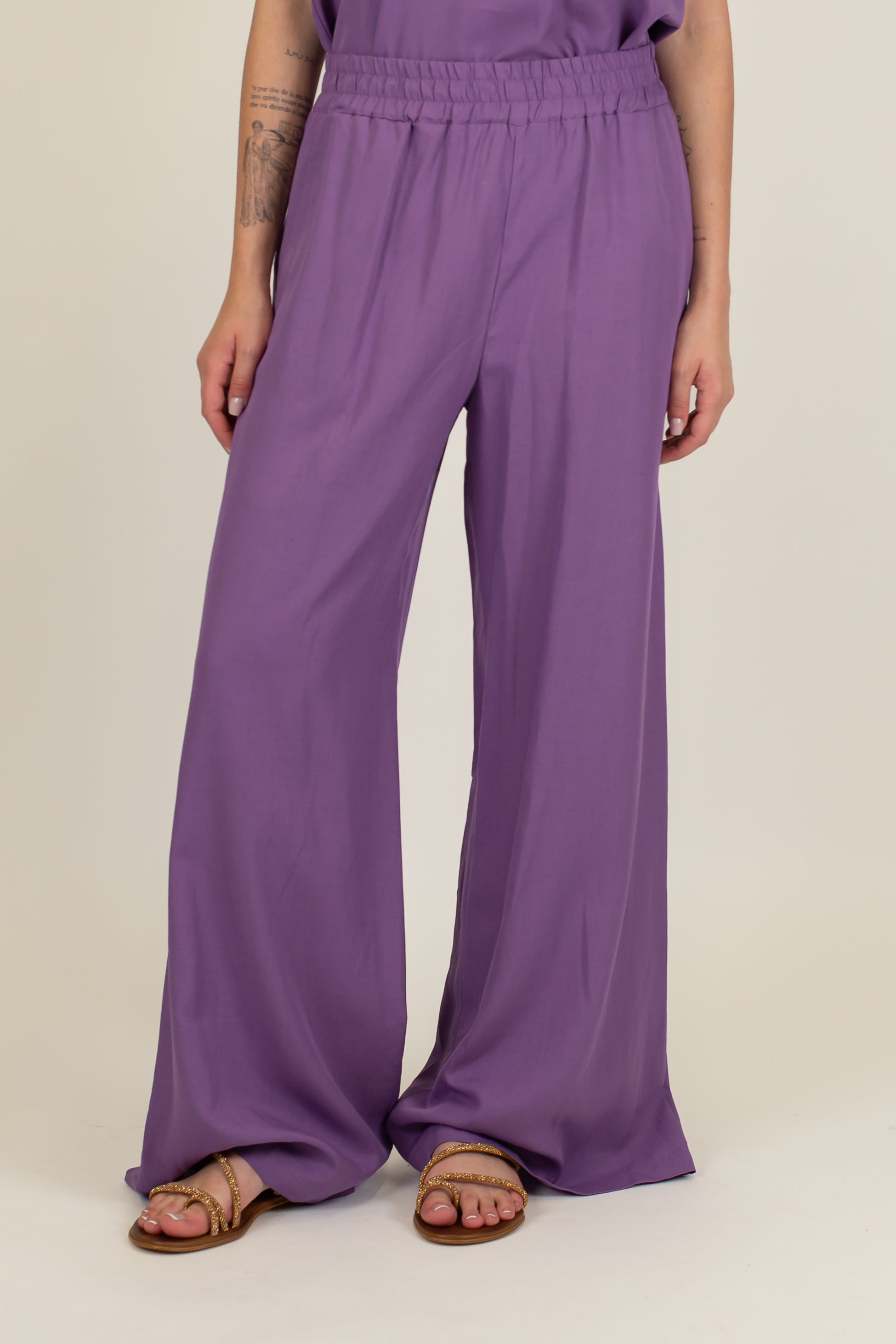 Tensione in - Coordinato in misto lino con top a fascia e pantalone palazzo con elastico sul retro