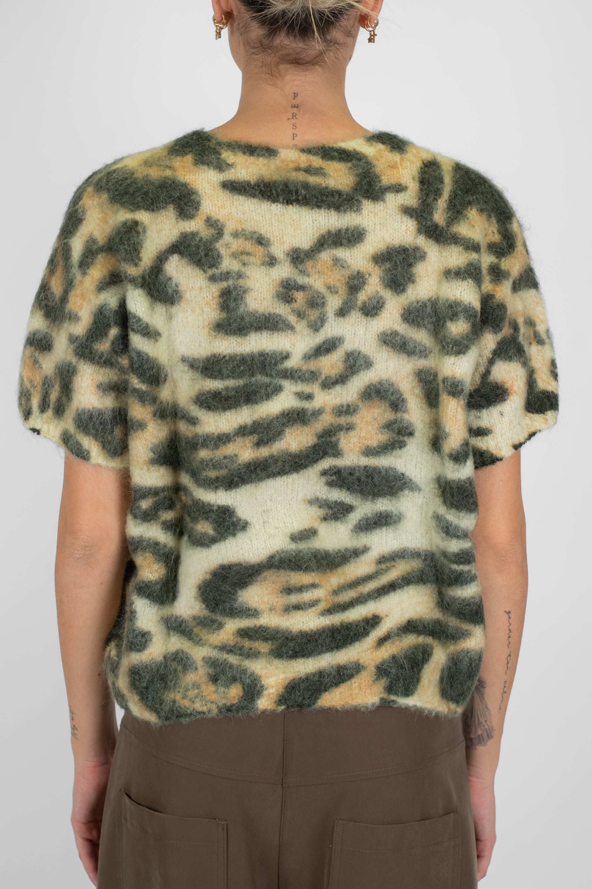 Tensione in - Maglia mezzamanica fantasia animalier maculata in misto lana mohair