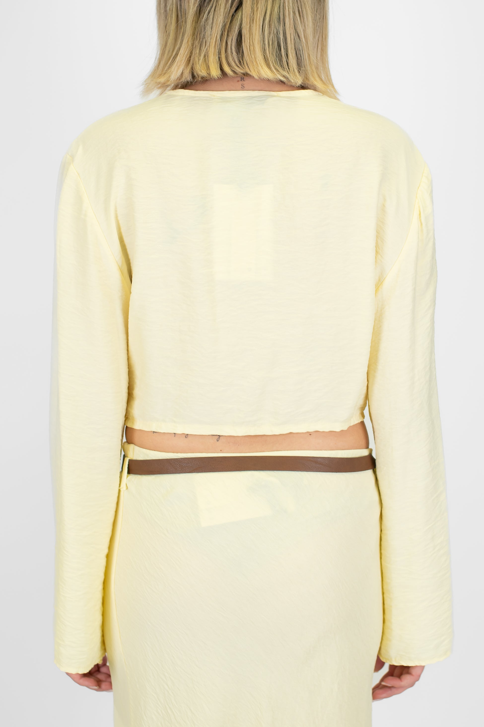 Haveone - Blusa crop in viscosa leggera annodata al centro