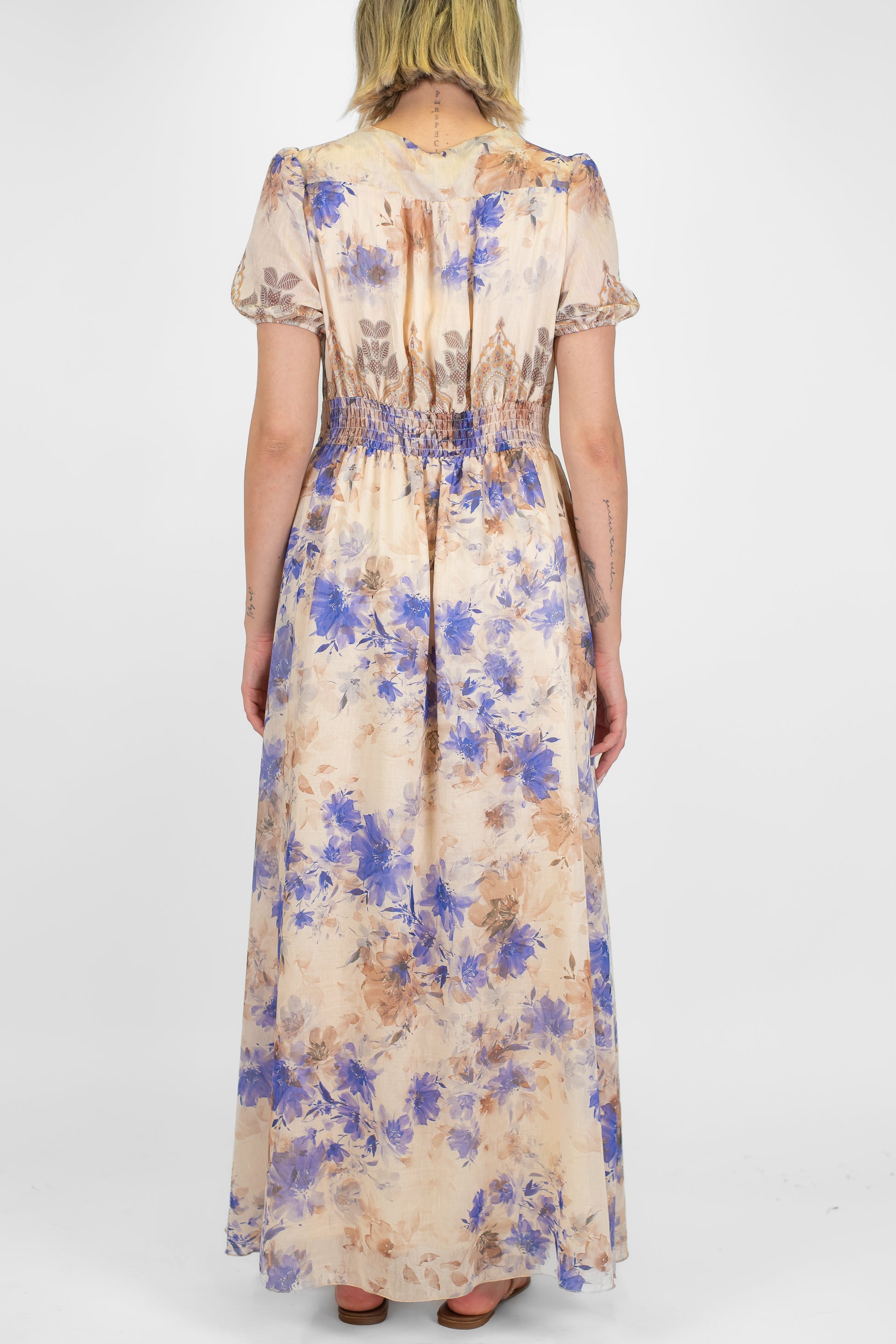 Tensione in - Abito lungo mezzamanica fantasia floreale in misto tencel e lino con scollo a V