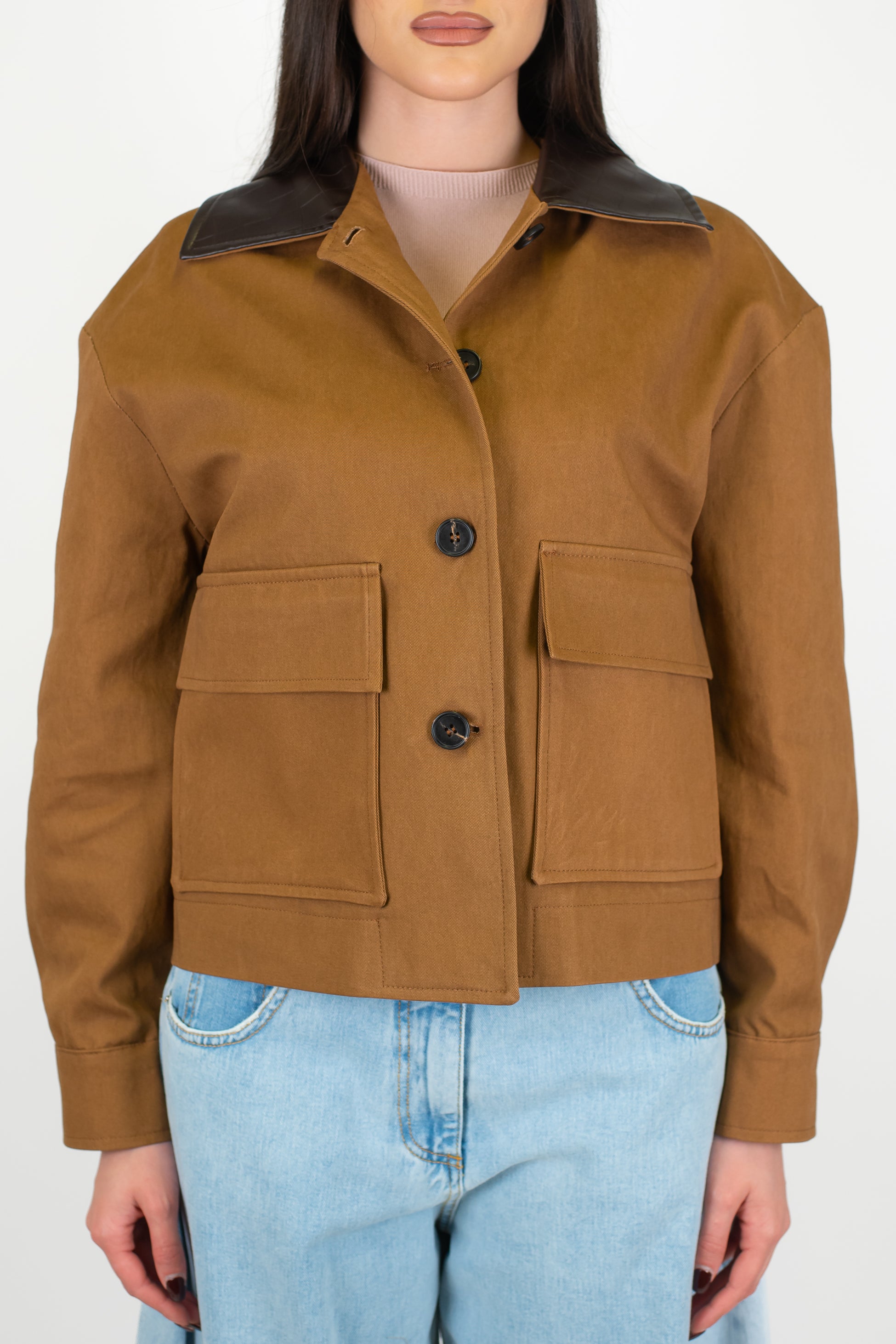 Tensione in - Giubbino in denim colorato con colletto in ecopelle