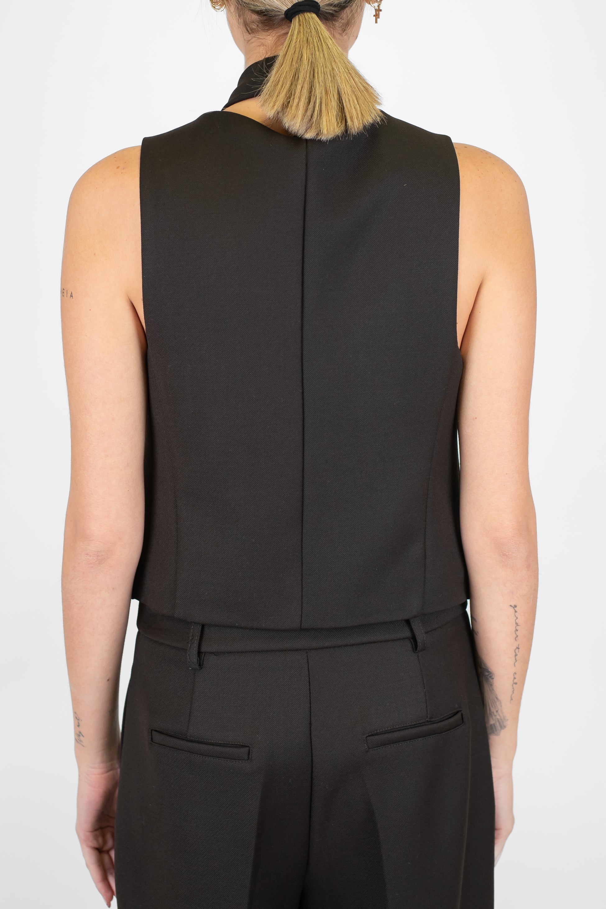 Tensione in - Gilet con cravatta in tessuto