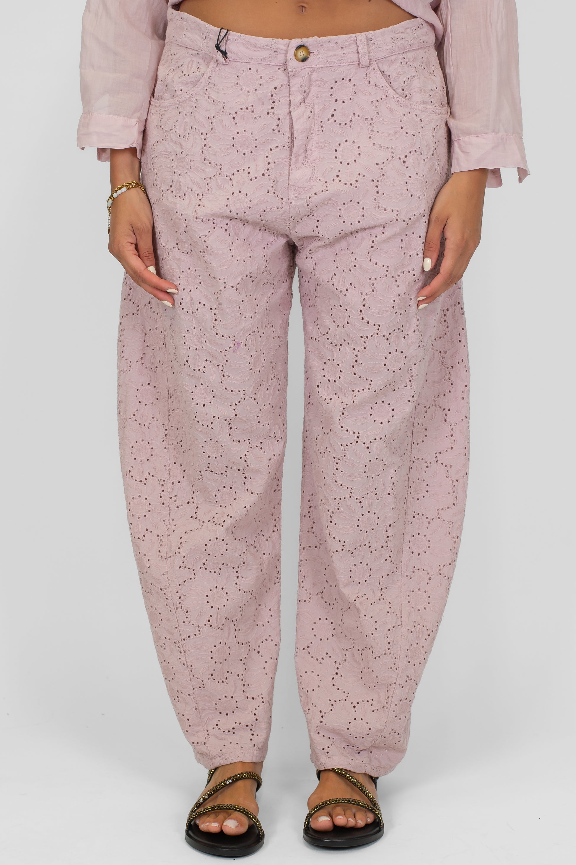 Tensione in - Pantalone balloon in pizzo sangallo