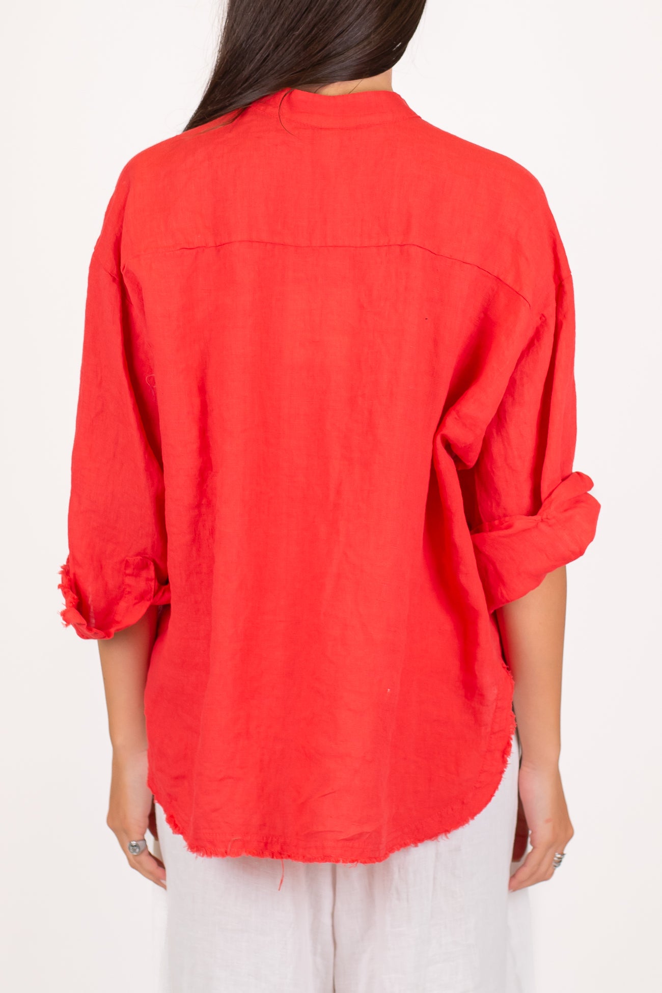 Tensione in - Camicia in puro lino con collo coreano e taschino