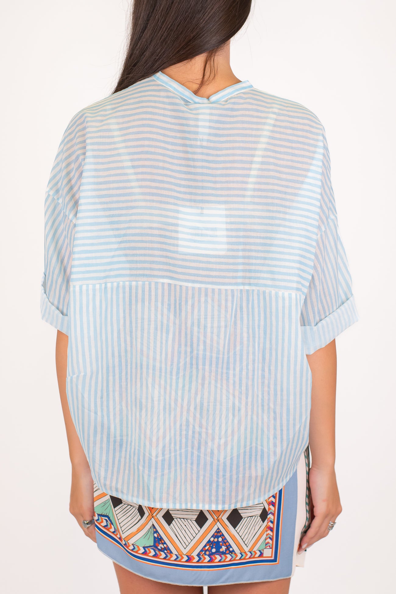 Tensione in - Camicia fantasia righe strette in mussola di cotone con collo coreano