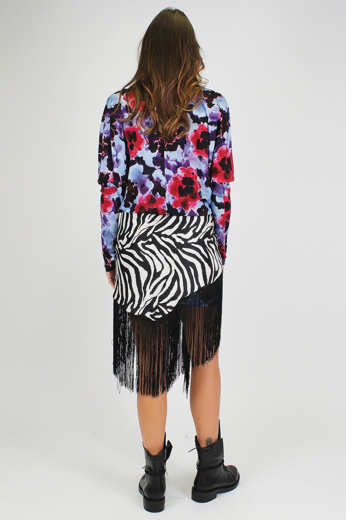 Tensione in - Pareo fantasia double face floreale-animalier con frange
