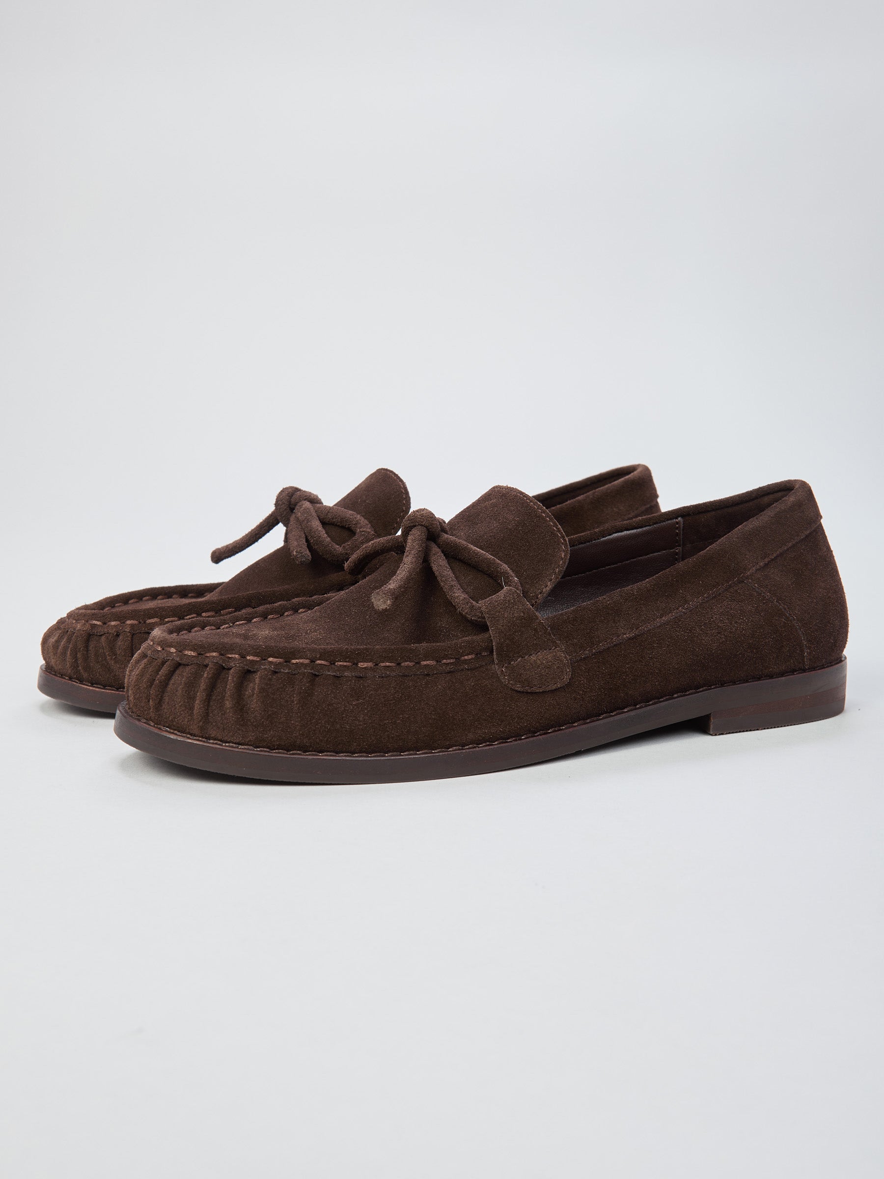 Ovyé - Mocassino in suede arricciato con fiocco