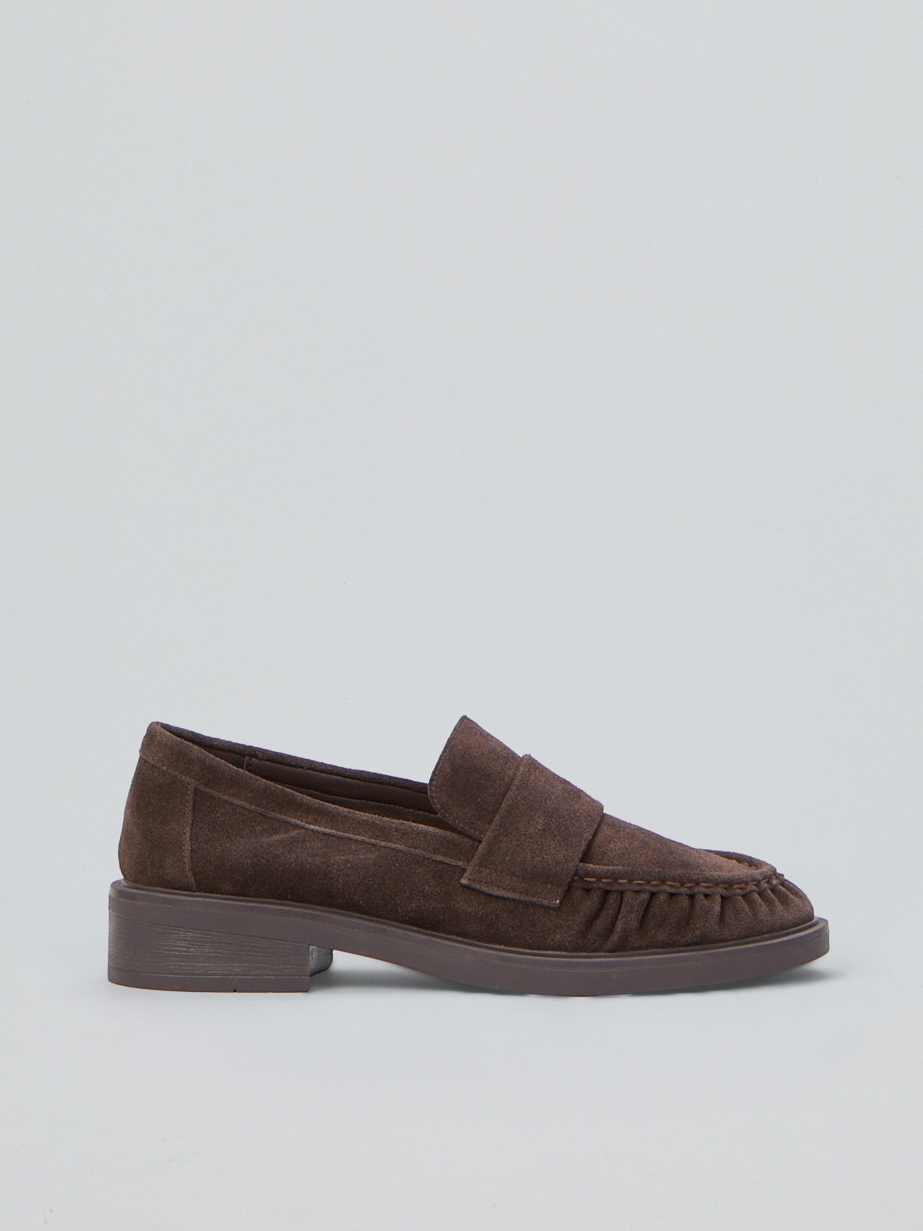 Ovyè - Mocassino in suede e pelle con punta arricciata §