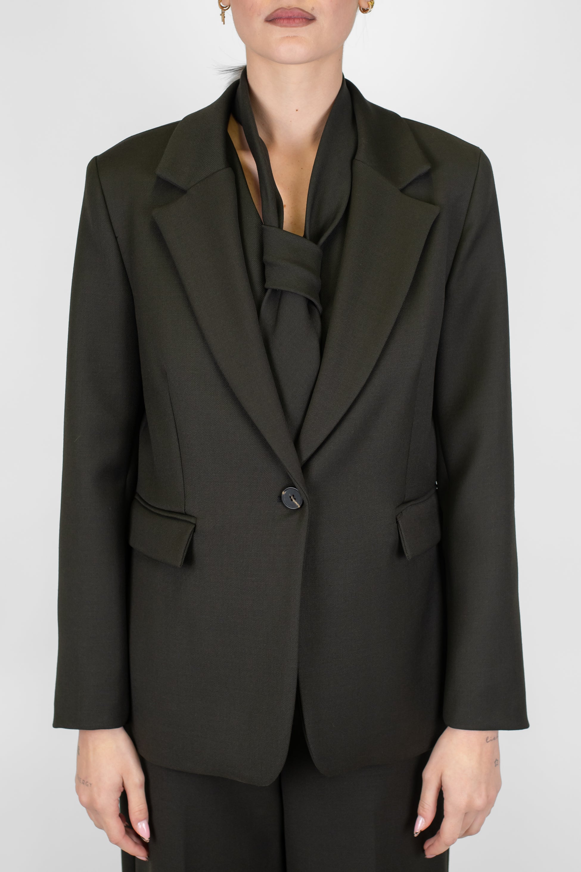 Tensione in - Giacca monopetto con chiusura ad un bottone