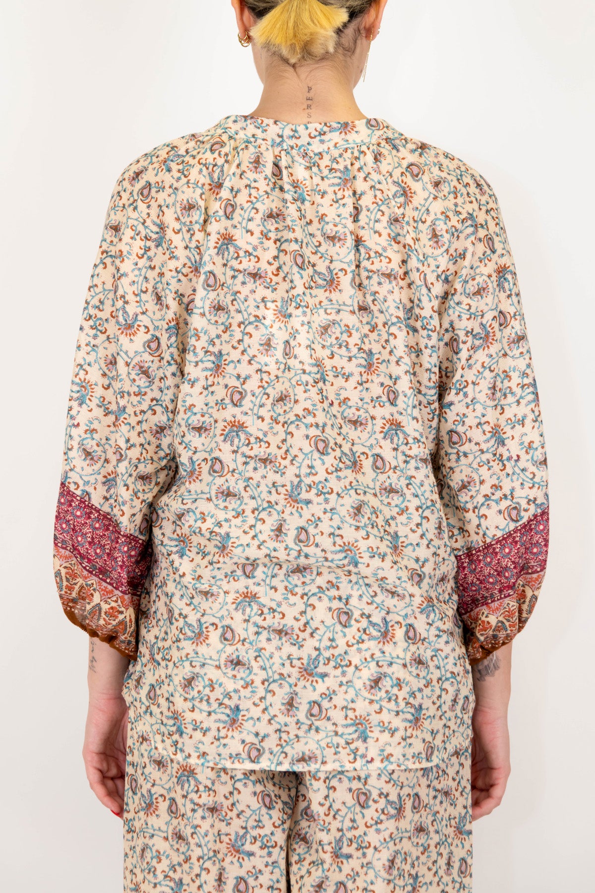 Tensione in - Camicia fantasia provenzale in mussola di cotone con manica tre quarti