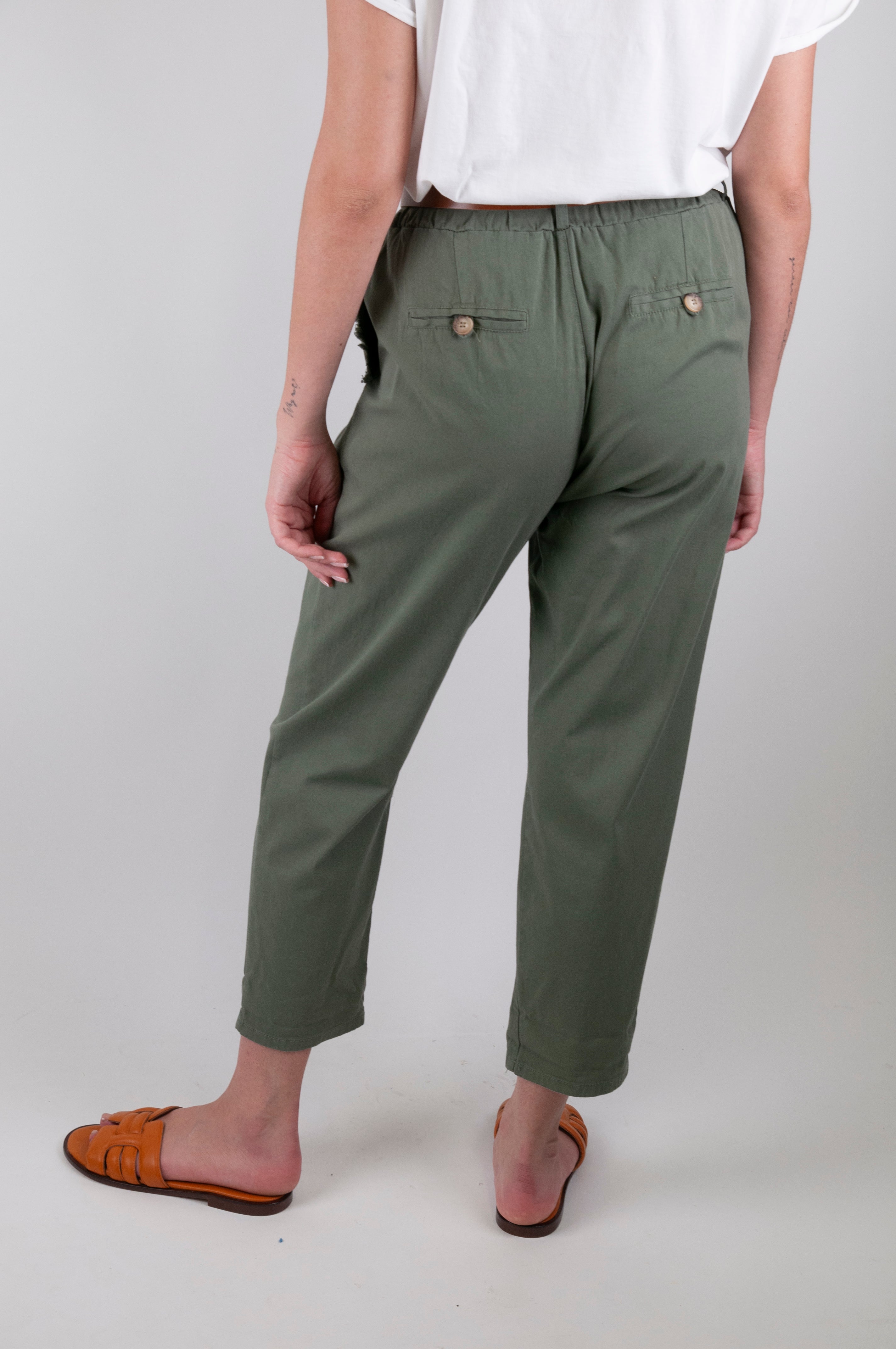 Tensione in - Pantalone slim con tasca sfrangiata