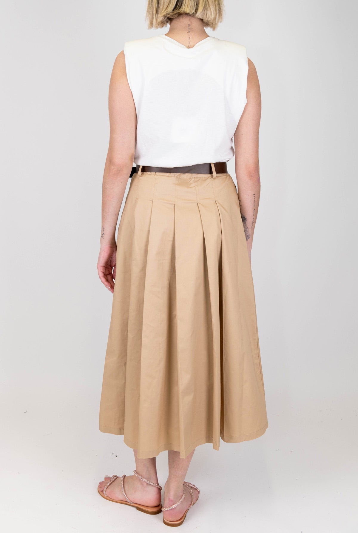 Tensione in - Abito lungo giromaniche con gonna e pinces