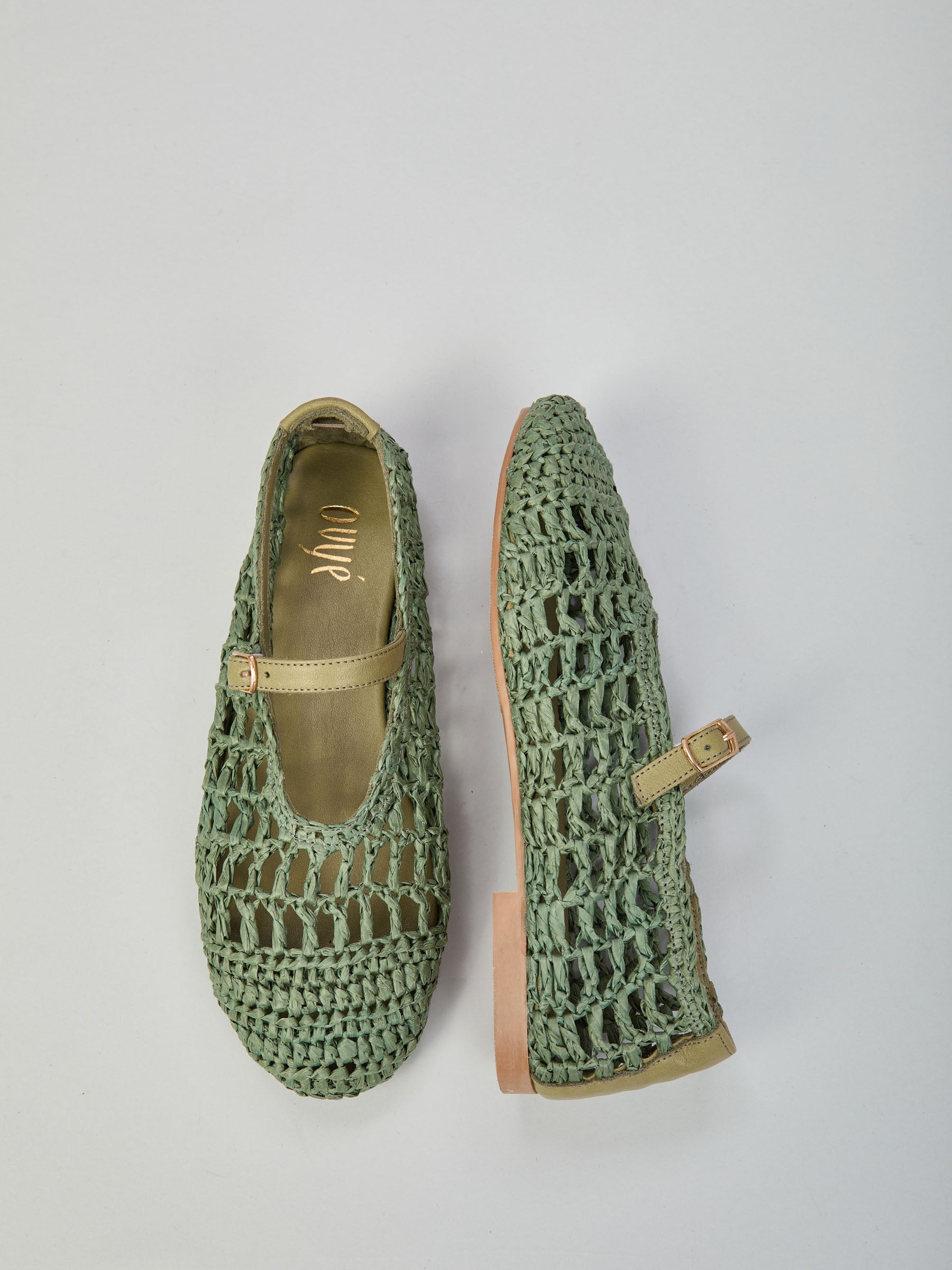 Ovyé - Ballerina in rafia con cinturino in pelle