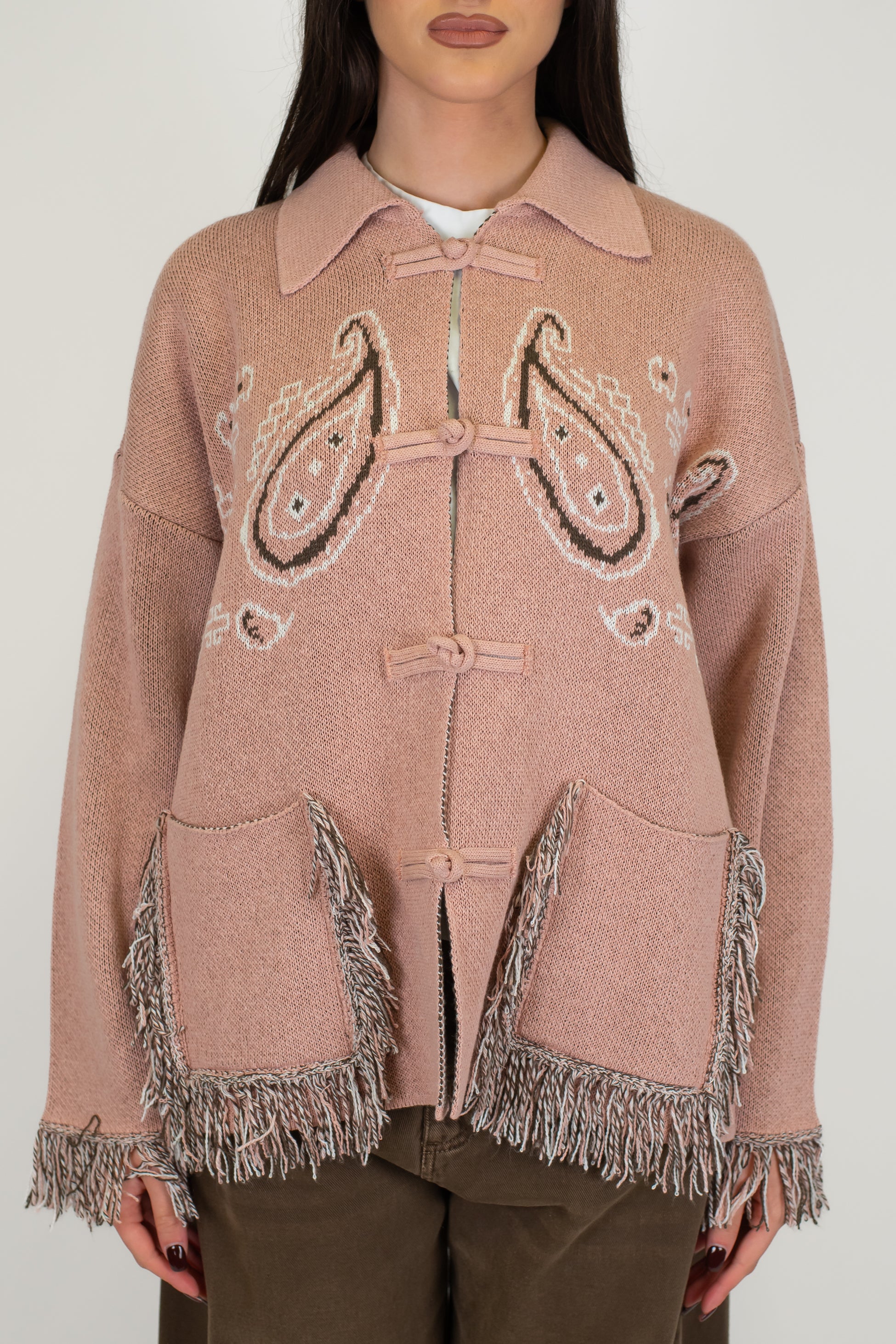 Dixie - Cardigan over fantasia bandana con frange e chisura alamari