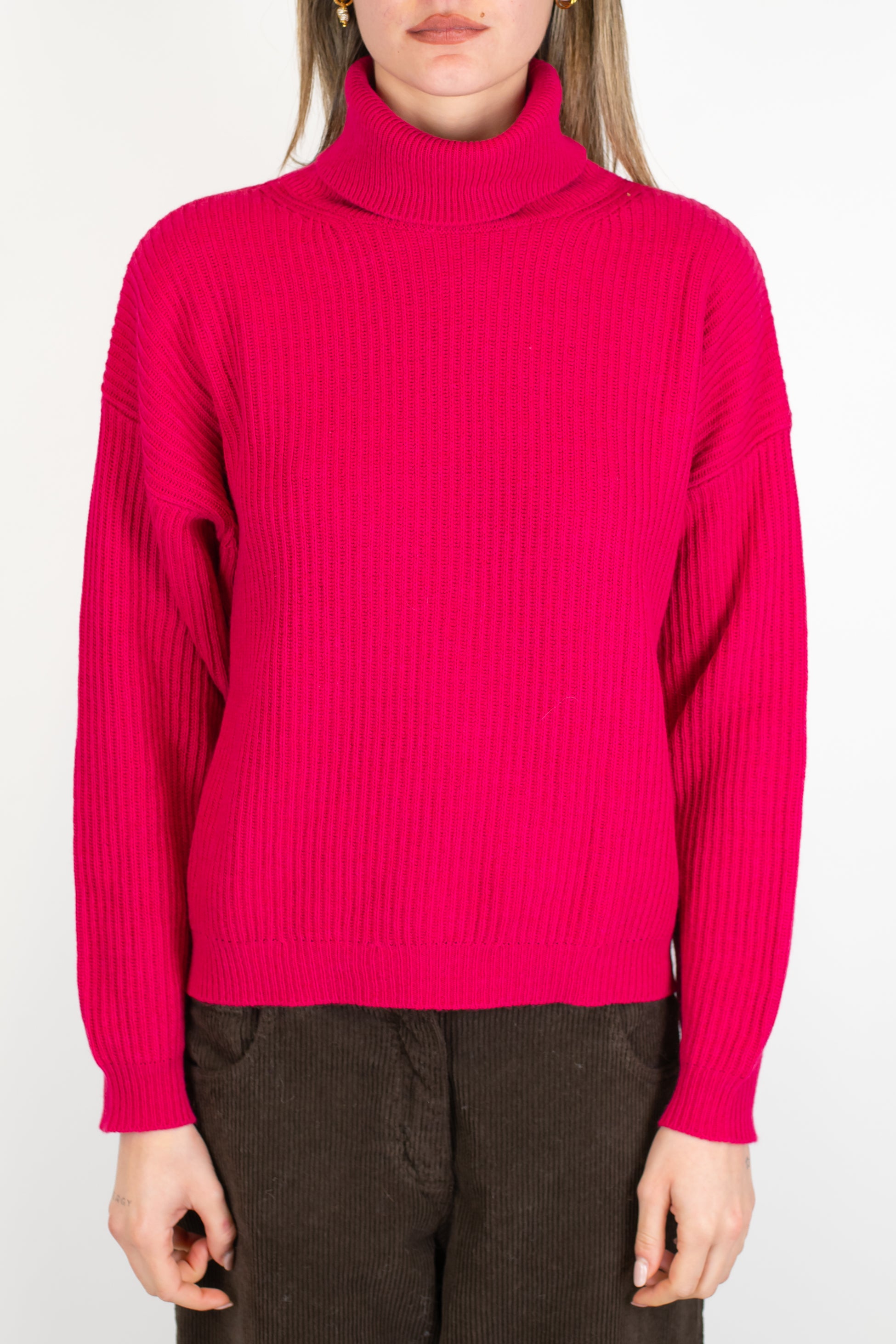 Tensione in - Dolcevita a costine in misto lana e cashmere