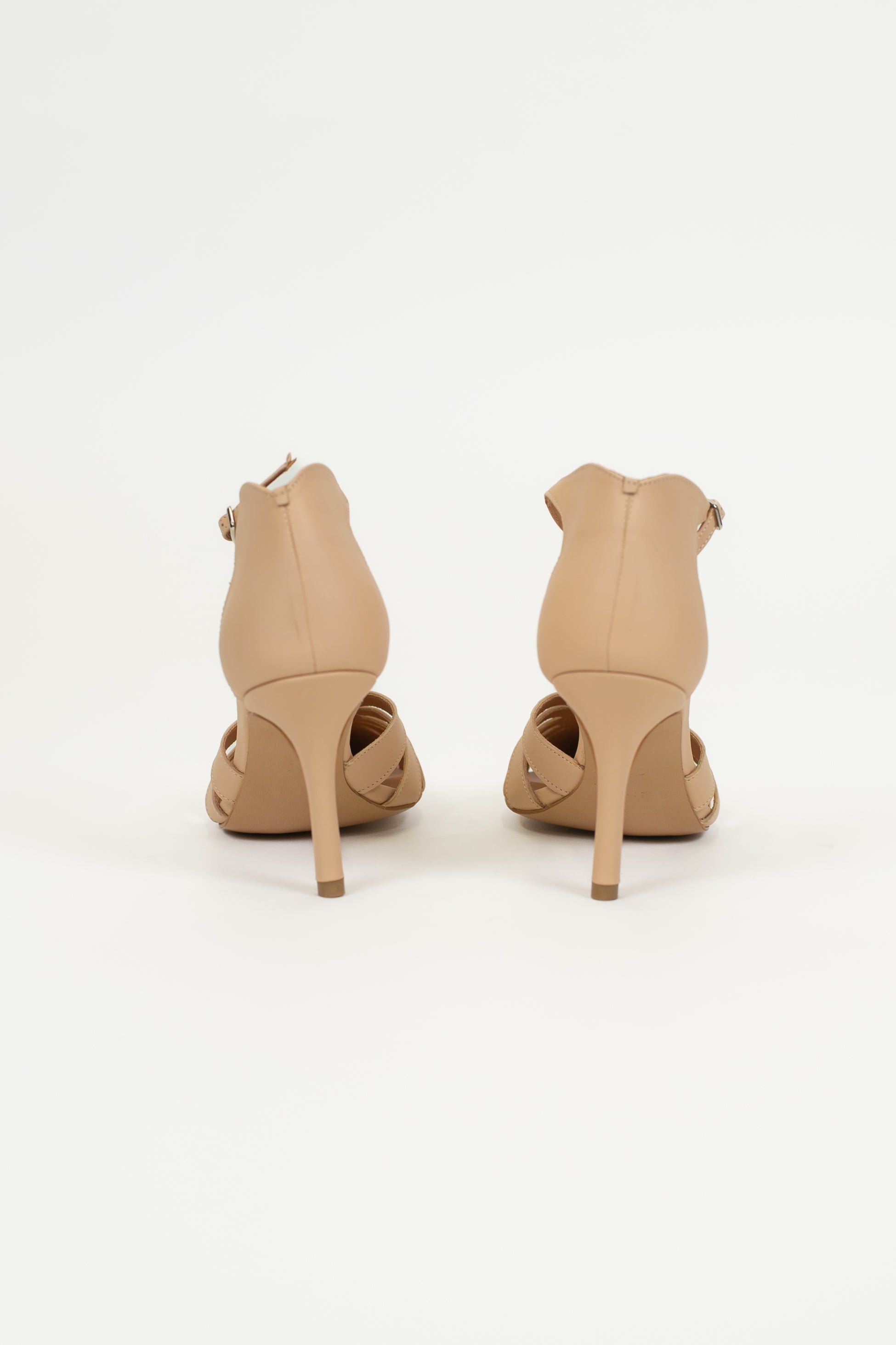 Ovyé - Decollete in pelle con aperture laterali e cinturino alla caviglia