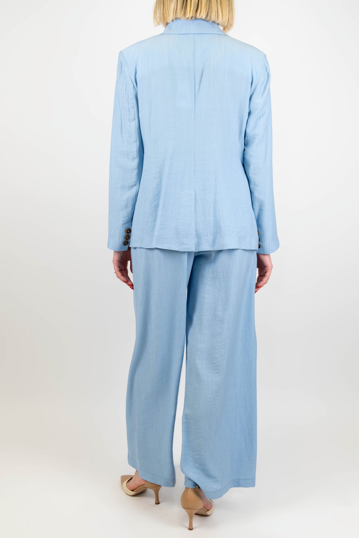 Tensione in - Tailleur in viscosa leggera con giacca monopetto e pantalone palazzo con elastico sul retro