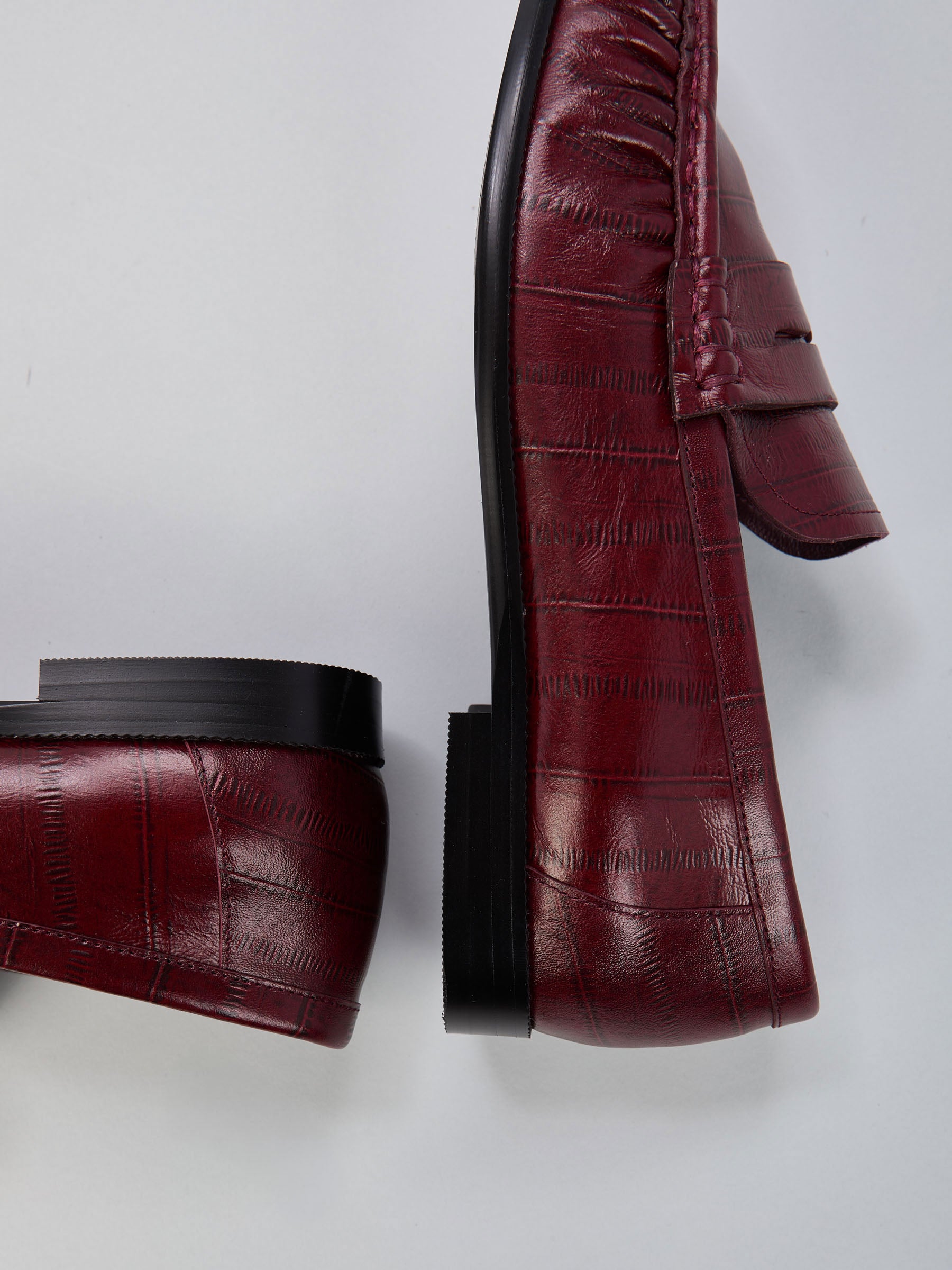Ovyé - Mocassino in pelle rigata arricciata