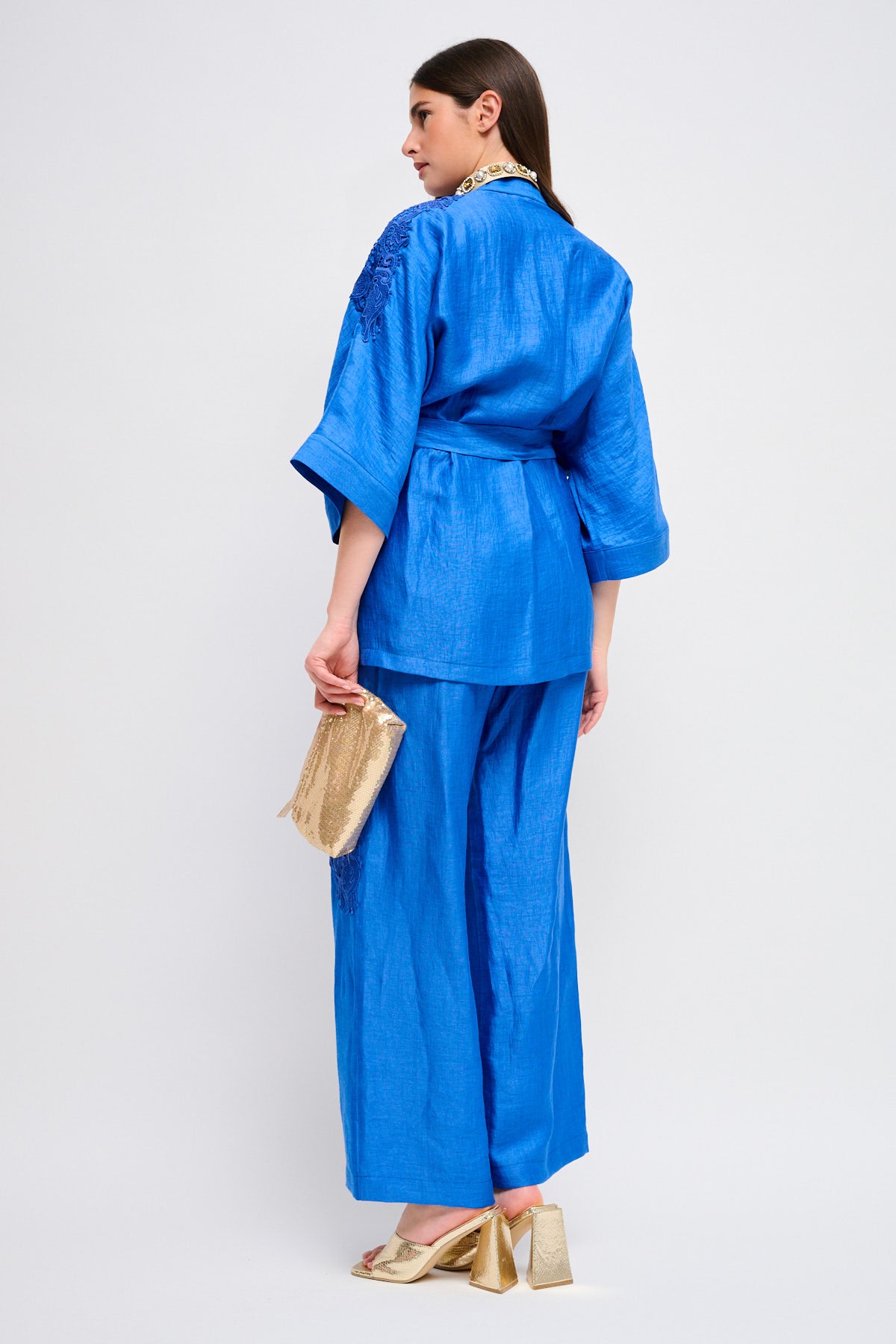 Maryley - Giacca kimono in lino con ricami sulle maniche e cintura in tessuto