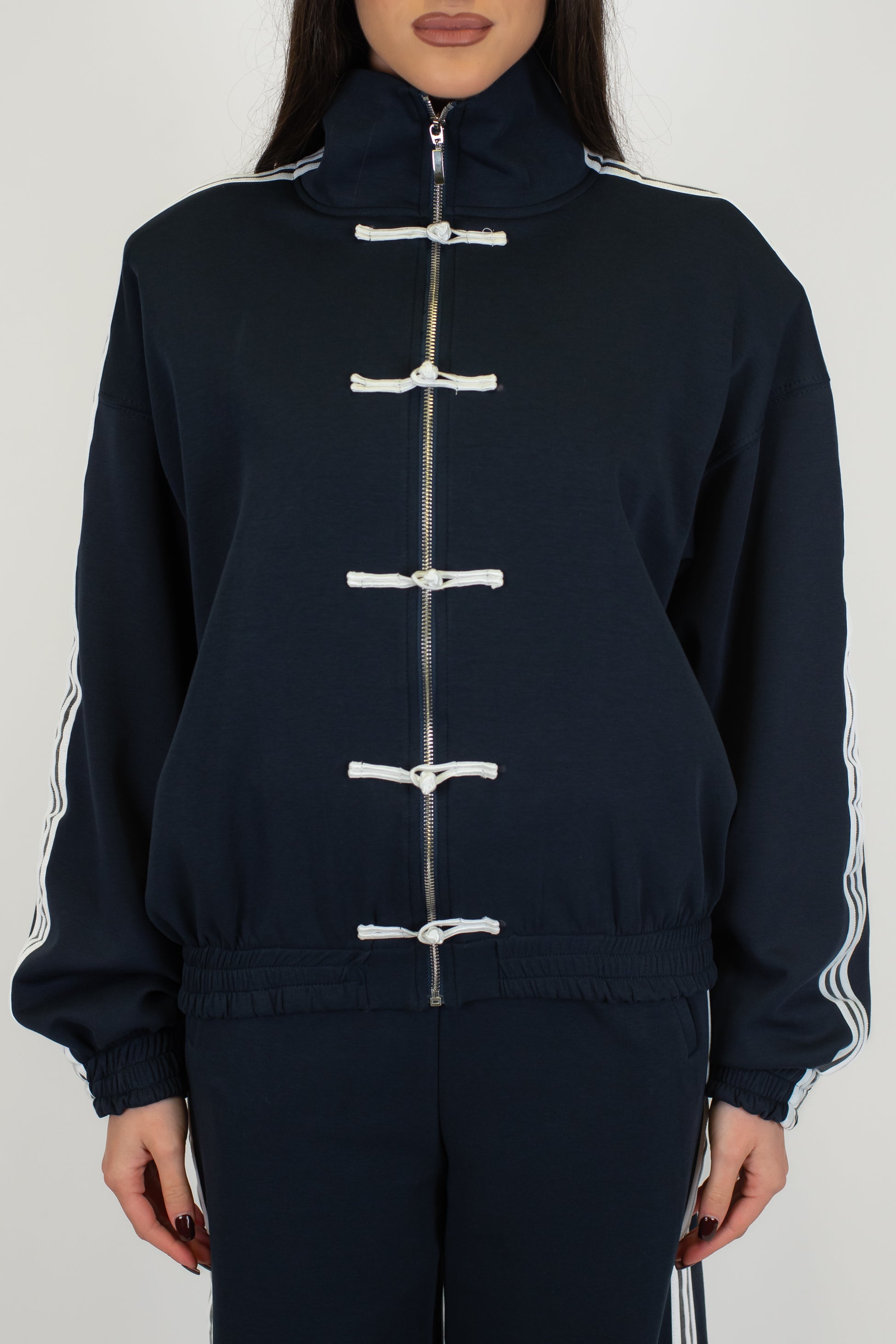 Tensione in - Felpa con alamari e chiusura zip