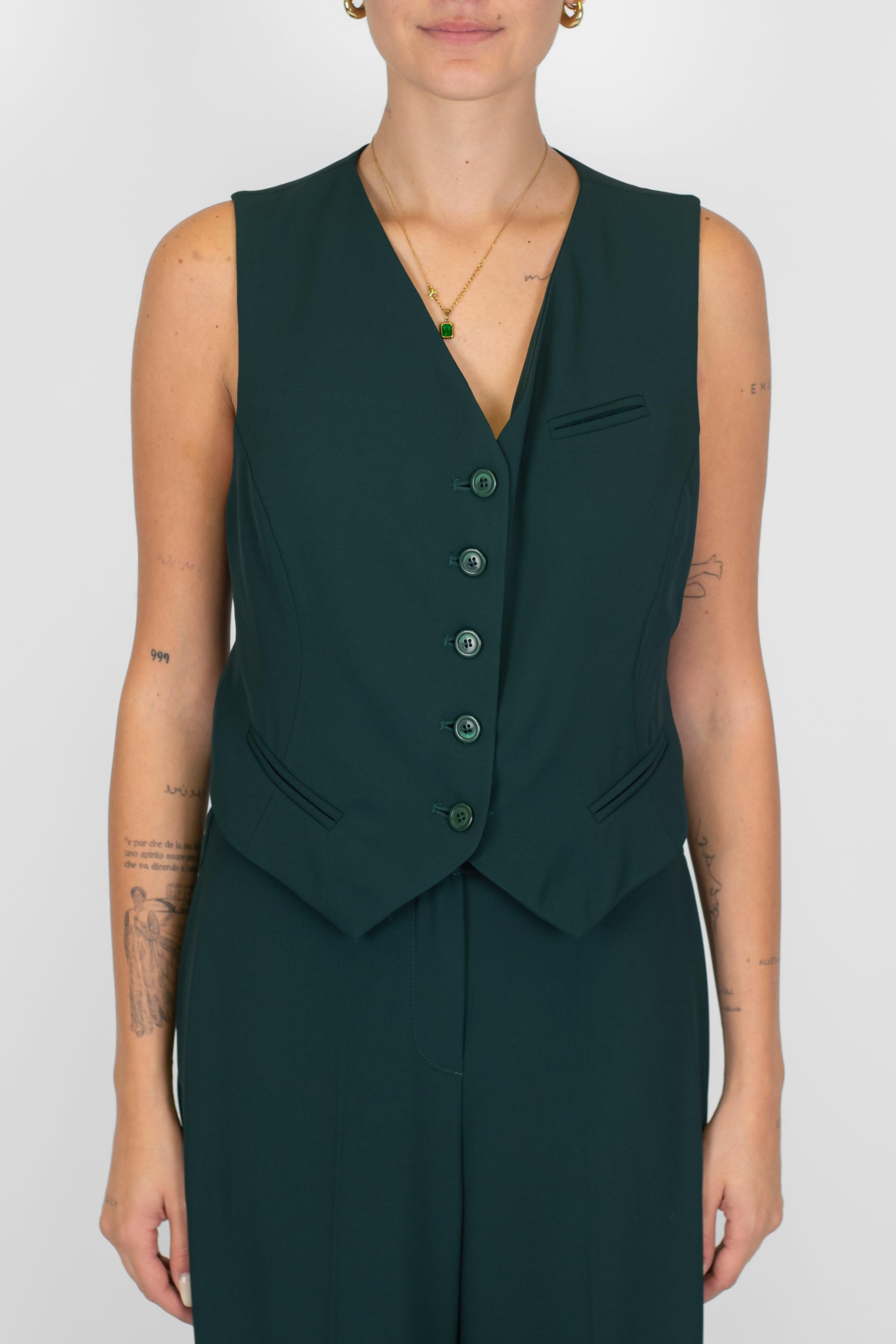 Tensione in - Coordinato gilet e pantalone palazzo in tessuto fluido con elastico sul retro