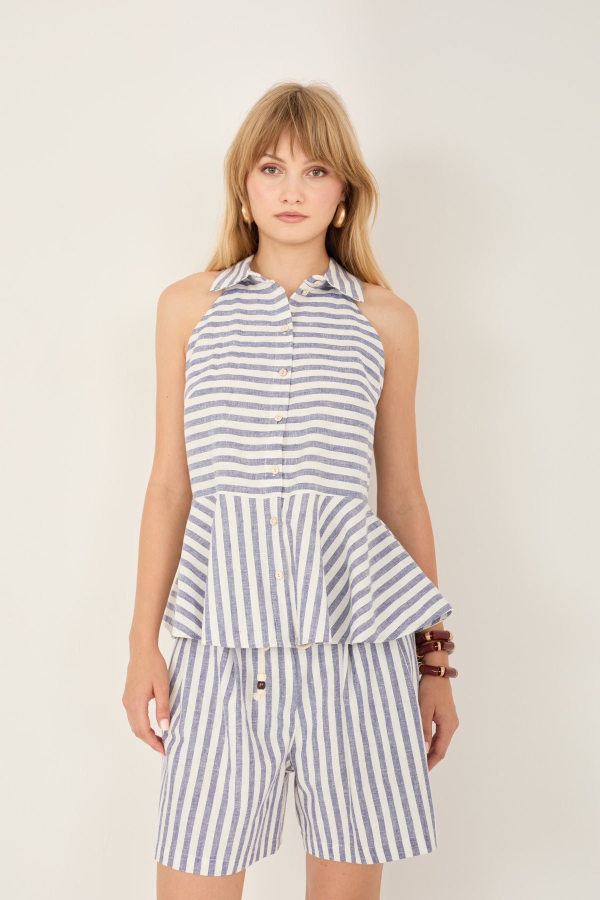 Souvenir - Top scollo all'americana con balza in cotone/lino a righe