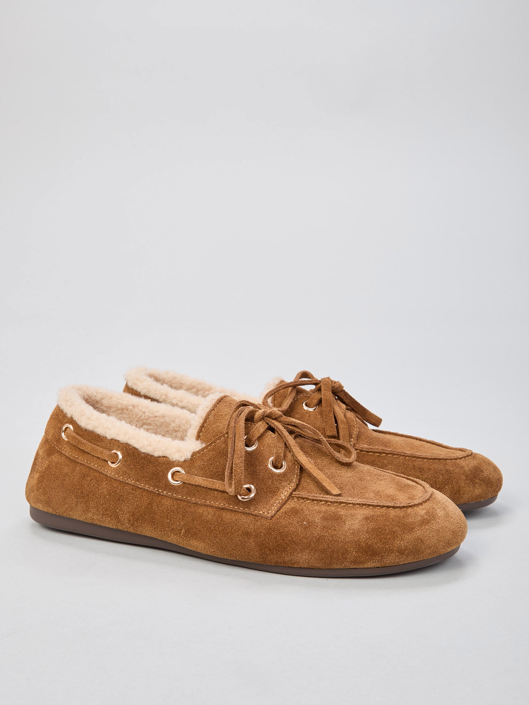 Ovyè - Mocassino in suede punta tonda con lacci e fodera in morbida pelliccia