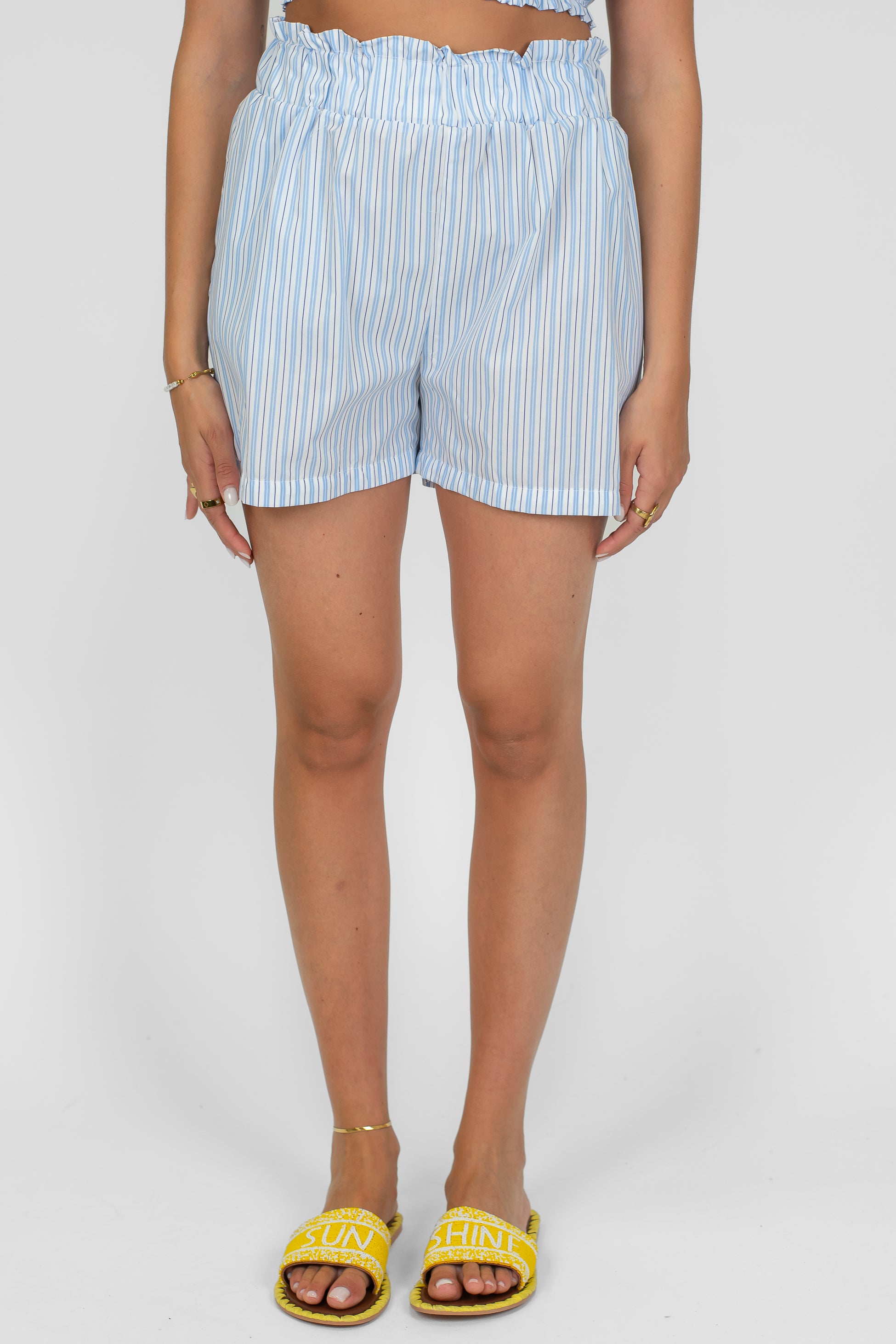 Motel - Coordinato tre pezzi fantasia a righe in cotone composto da camicia, top e shorts