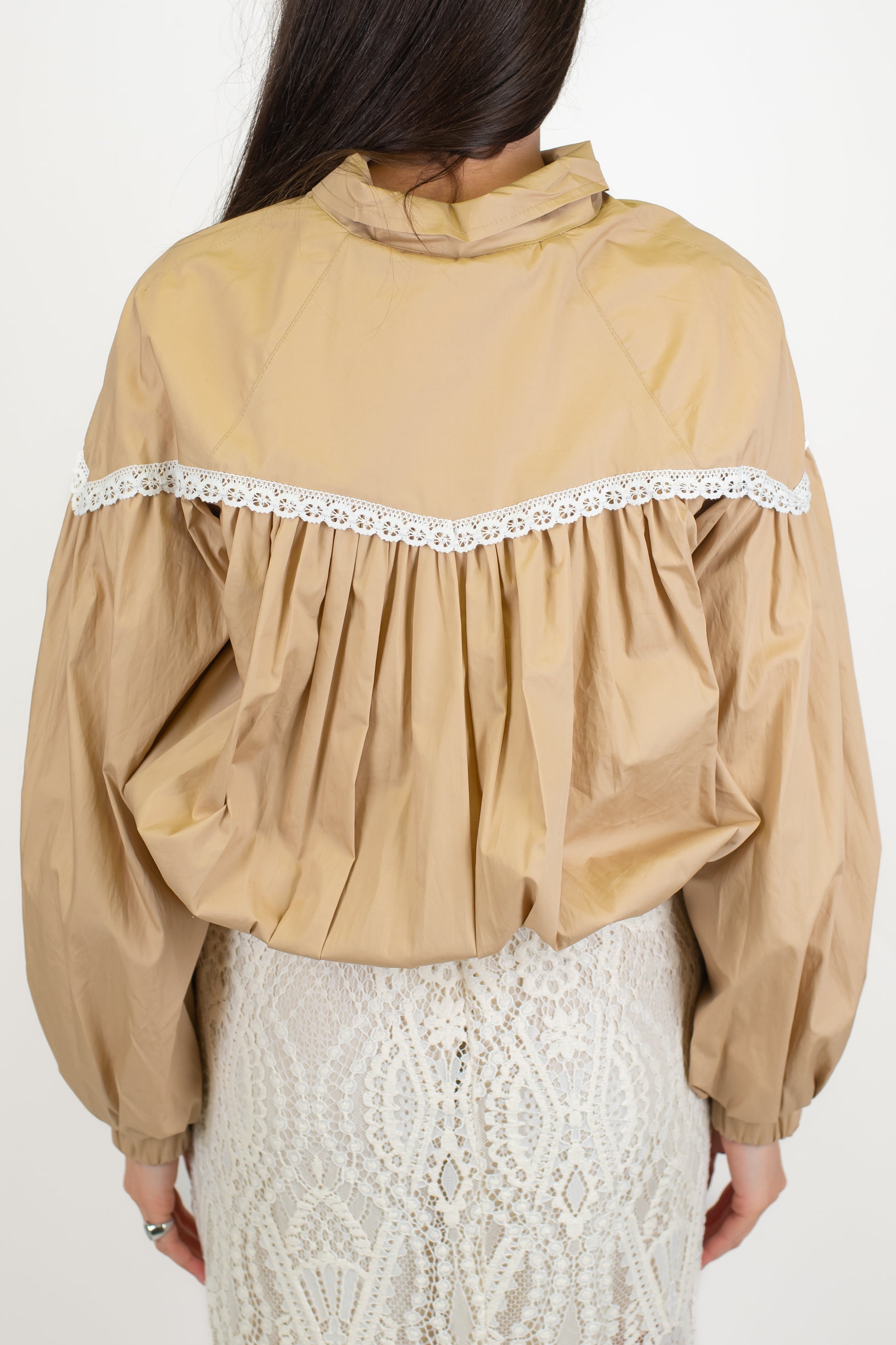 Tensione in - Bomber con dettagli in pizzo e chiusura zip