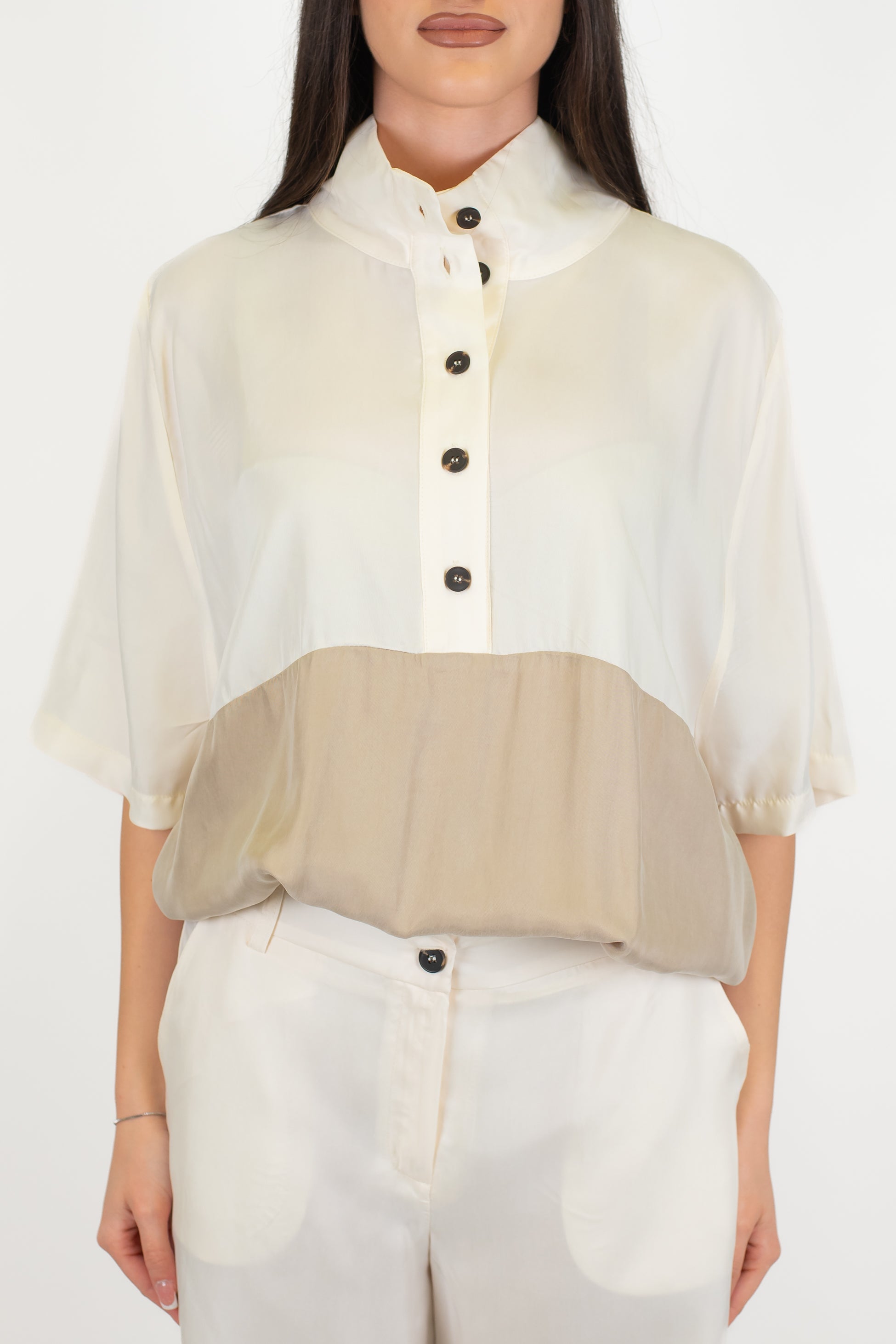 Tensione in - Camicia over mezzamanica in cupro con colore a contrasto ed elastico sul fondo