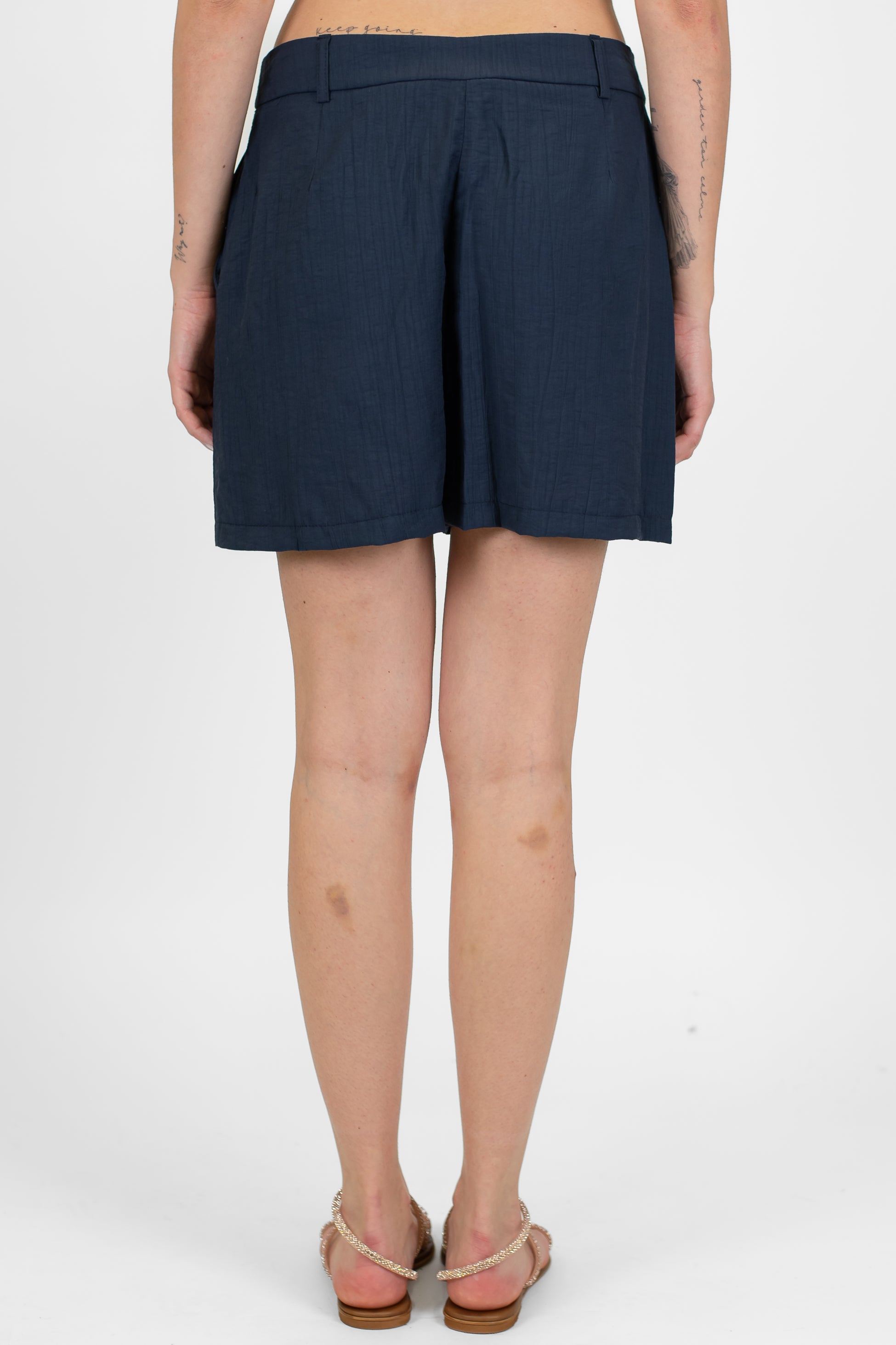 Tensione in - Coordinato in viscosa leggera con giacca crop sfoderata mezzamanica e bermuda